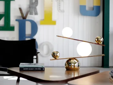 Lampada da tavolo Balance - Brass, v2 - Oblure