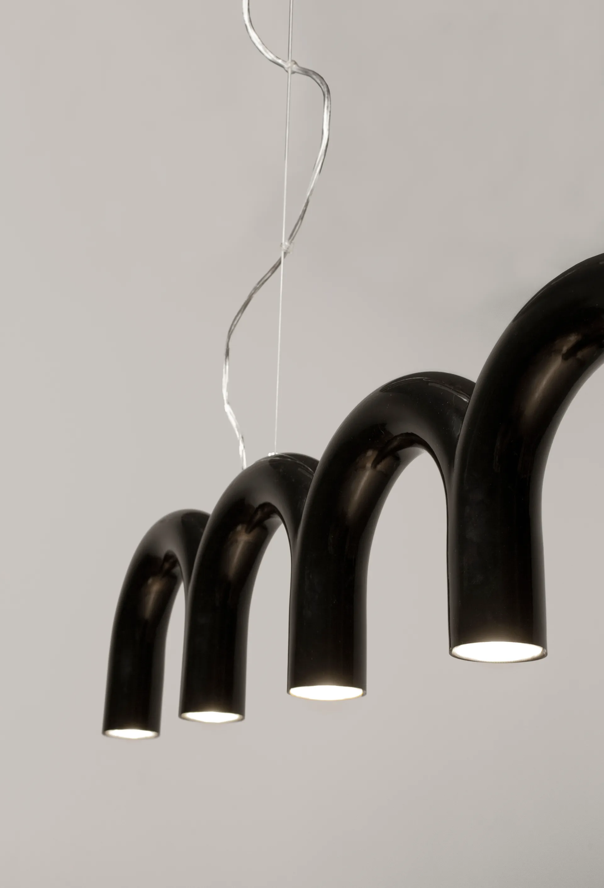 Lampadario Arch 125,6 cm, Nero Oblure