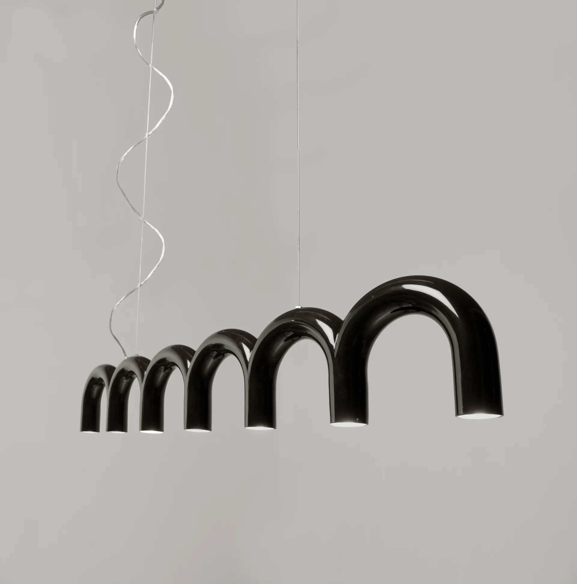 Lampadario Arch 125,6 cm, Nero Oblure