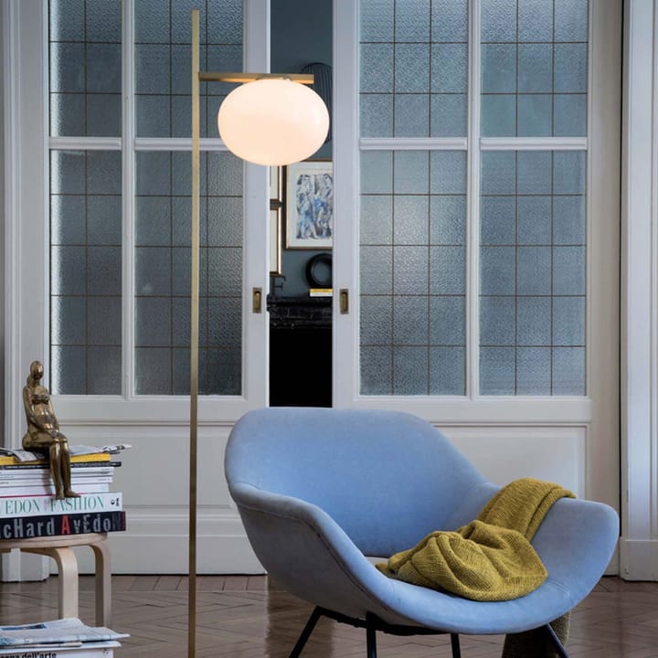 Lampada da pavimento Alba 382, opale, ottone Oluce