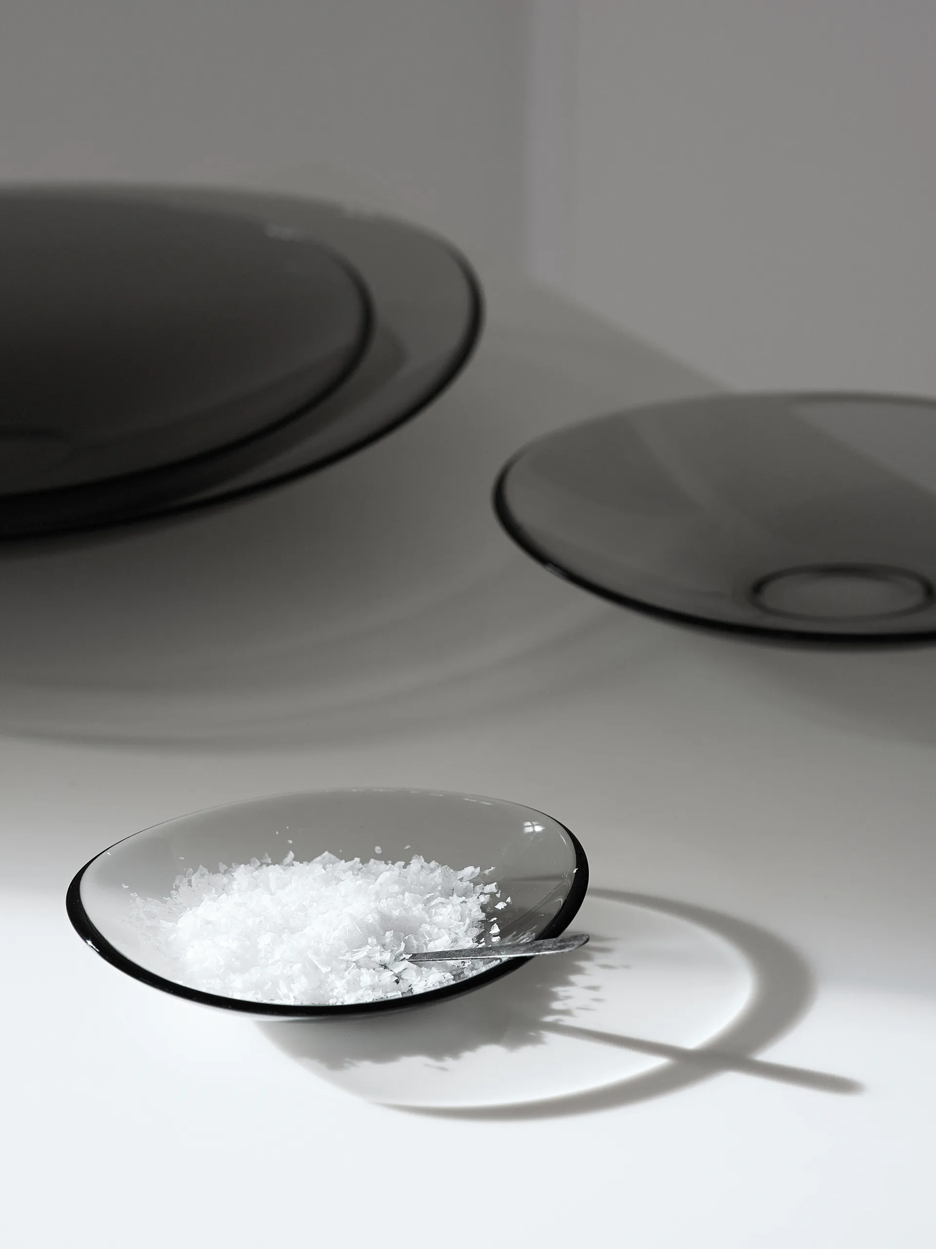 Piattino Pond 13,7 cm, grigio Orrefors