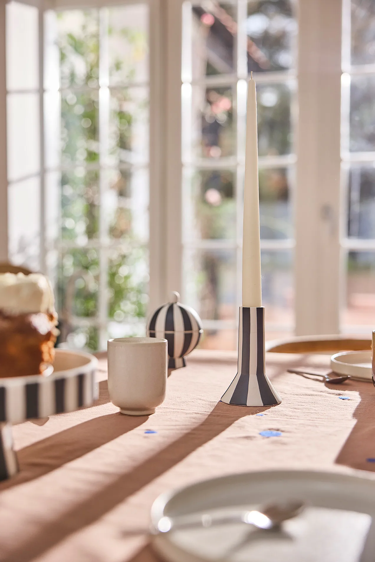 Candeliere alto Toppu 11 cm, Bianco-nero OYOY