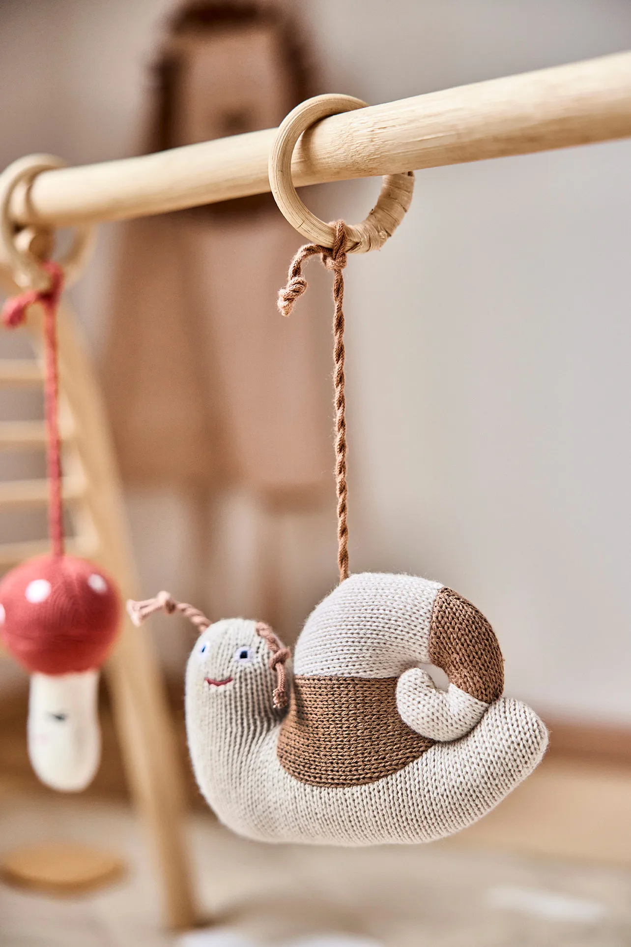 Giocattoli per palestra per neonati Forest play , Marrone-verde-rosso OYOY