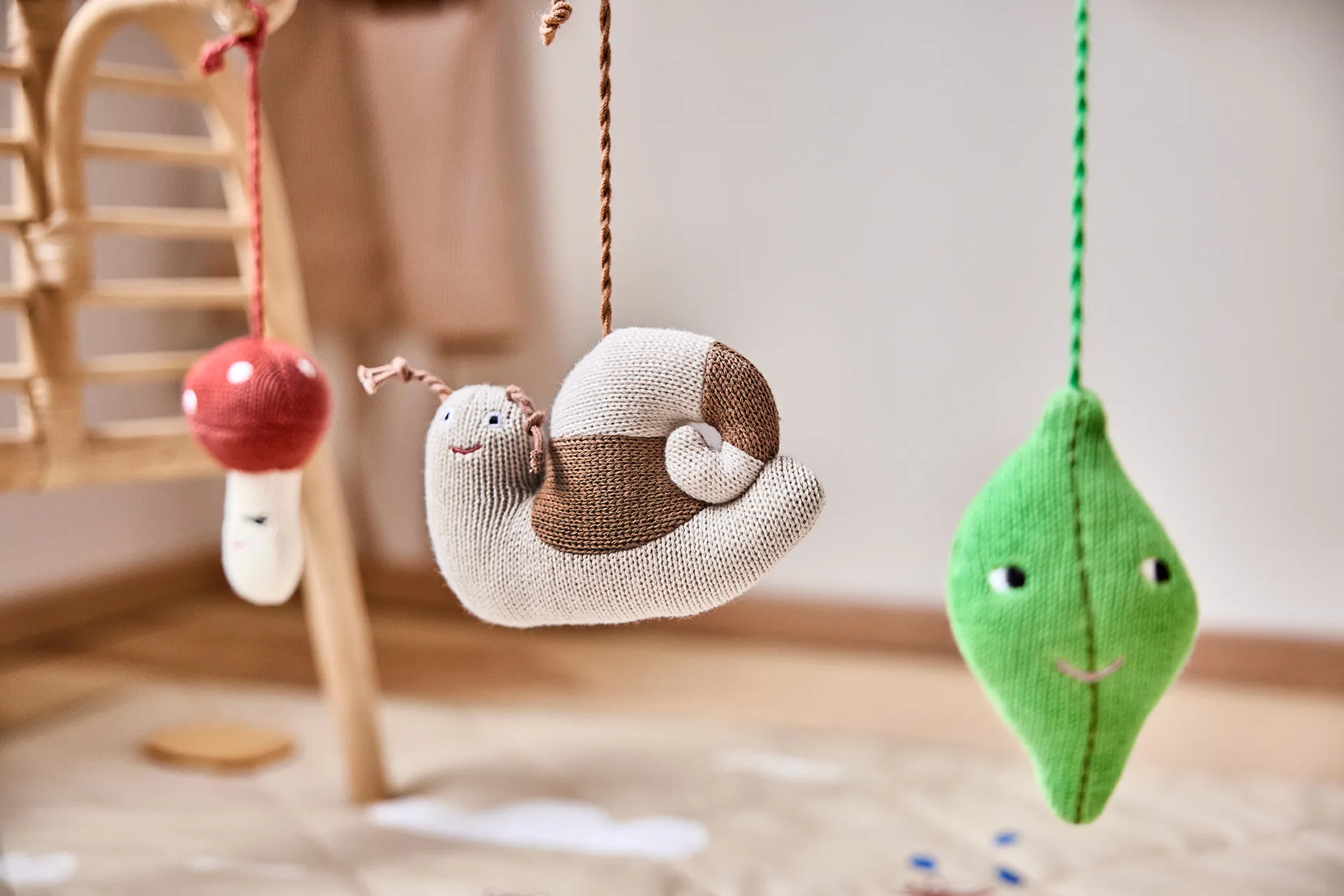 Giocattoli per palestra per neonati Forest play , Marrone-verde-rosso OYOY