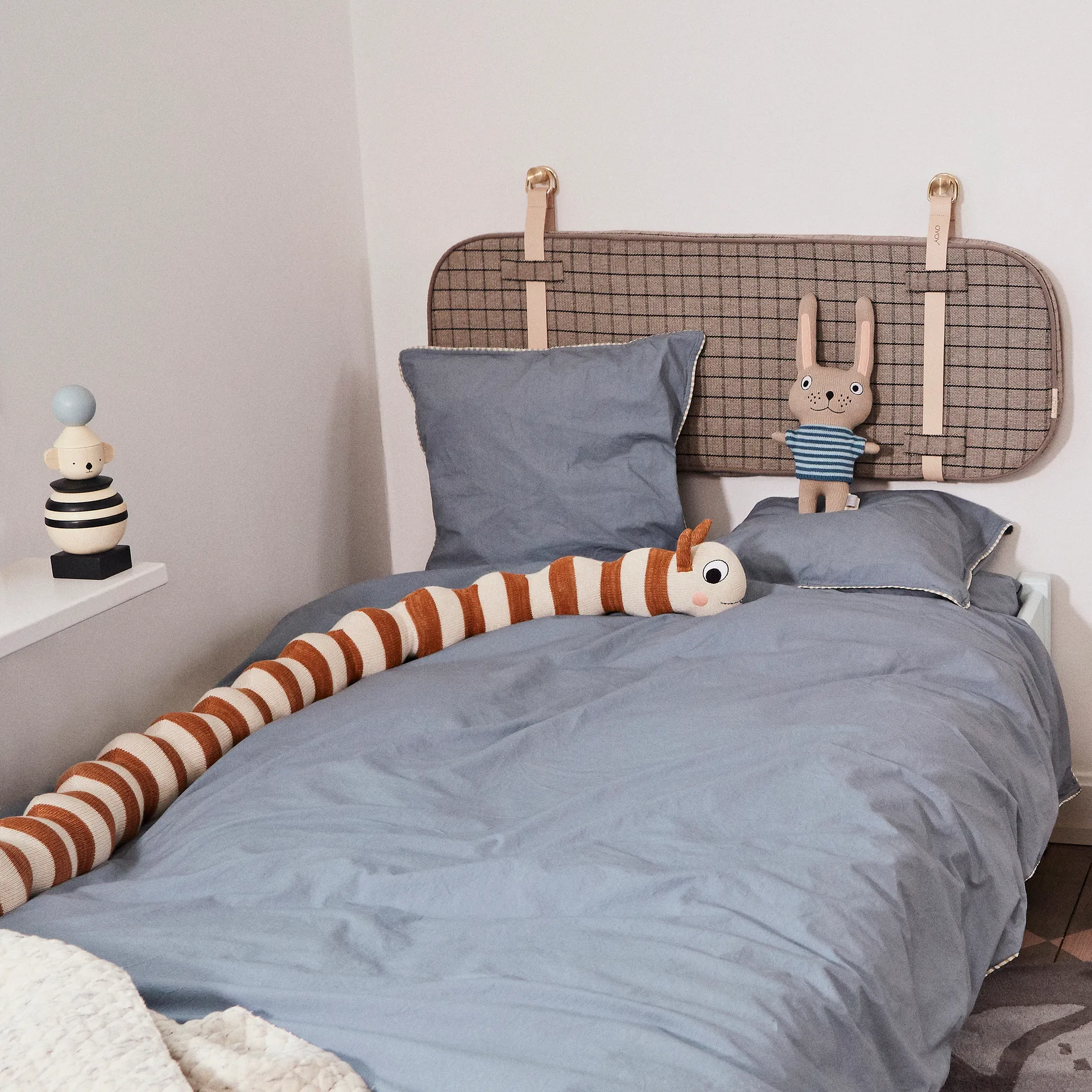 Peluche Leo larva, Caramel OYOY