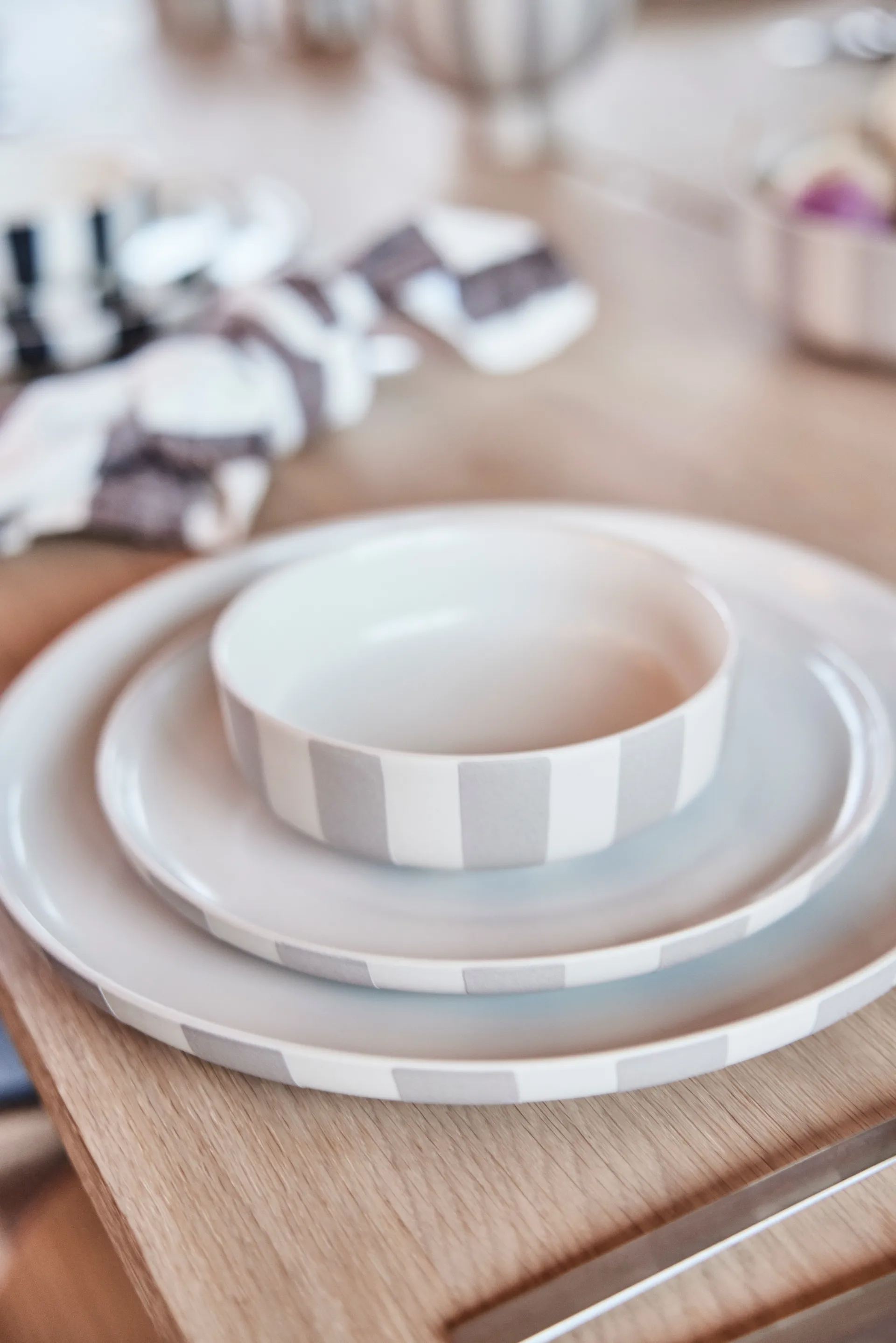 Piatto piano Toppu Ø20 cm, Bianco-nero OYOY