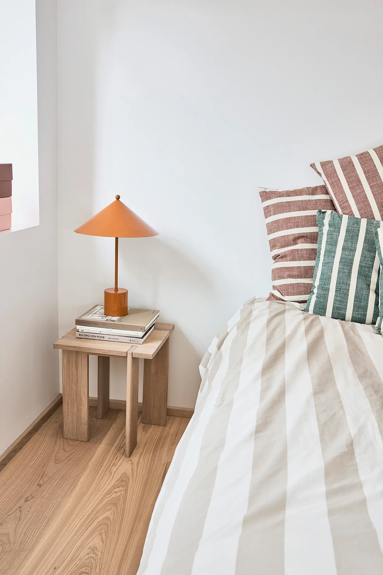 Tavolino ausiliario alto 45x40x40 cm OY Square , Natura OYOY