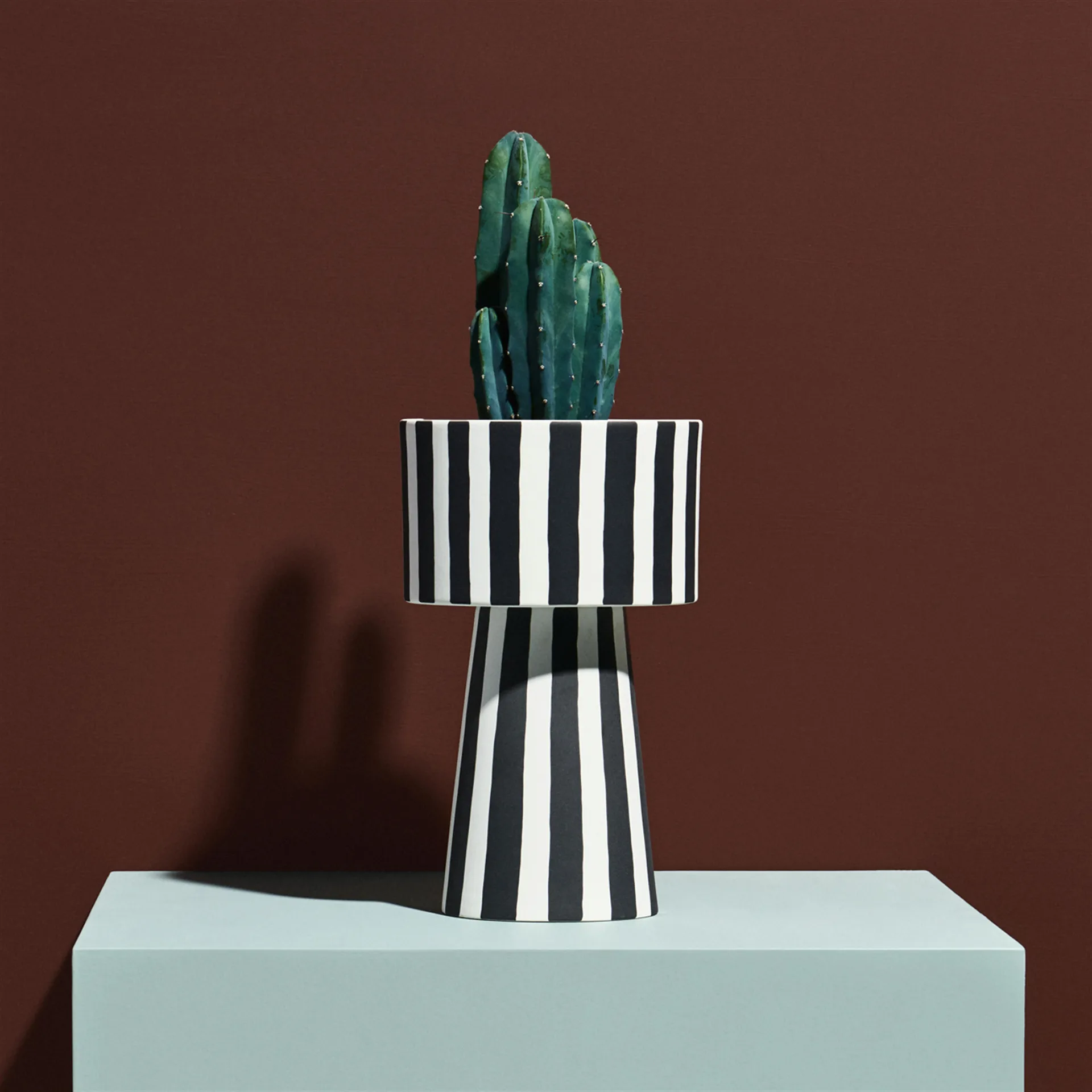 Vaso da fiori Toppu, nero-bianco OYOY