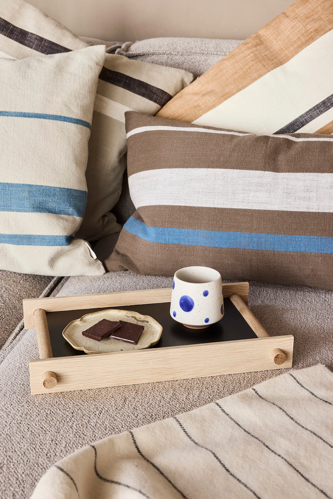 Vassoio piccolo Pieni 23,5x36,5 cm, Rosso ciliegia OYOY