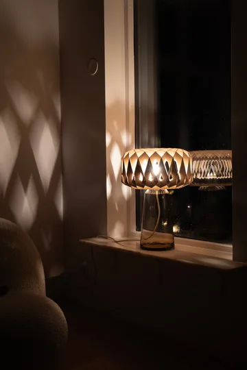 Signature 35 lampada da tavolo - Ambra-betulla, Ø36,5x53 cm - Pilke