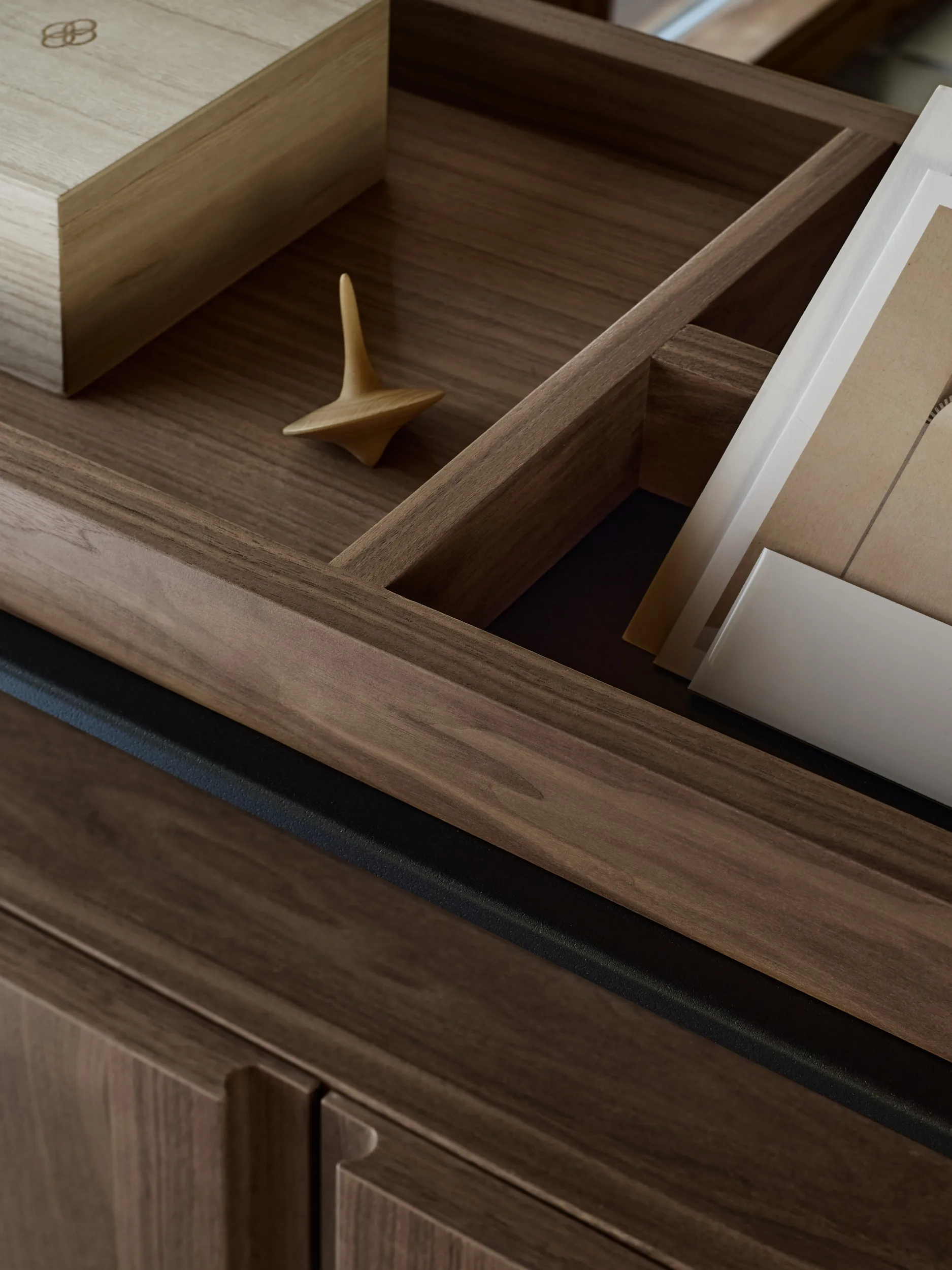 Pira G2 sistema di scaffalatura F C A Black/Walnut 248-255 cm Pira