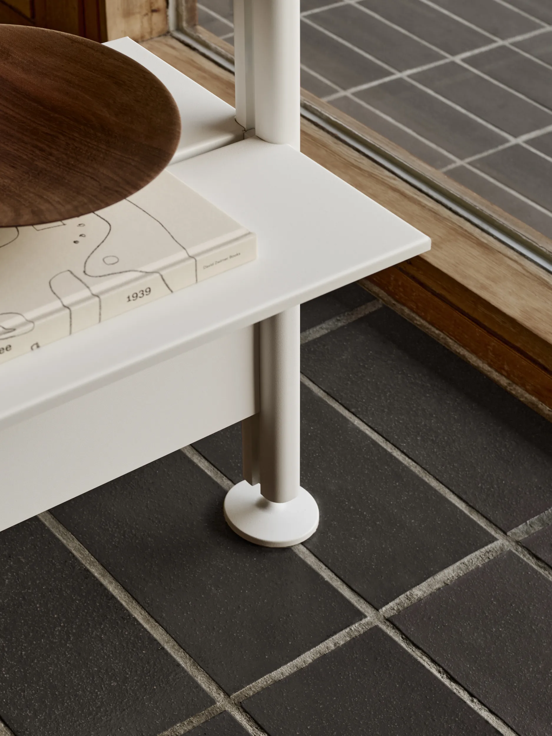 Pira G2 sistema di scaffalature W A White/Walnut Pira