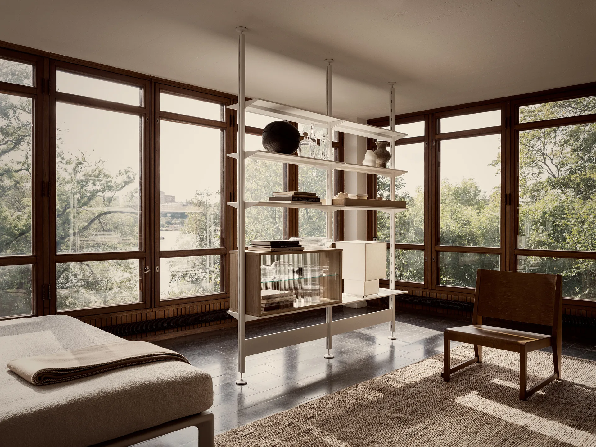 Vetrina Pira, Rovere sbiancato-vetro scanalato, 70x31 cm, 4 porte Pira