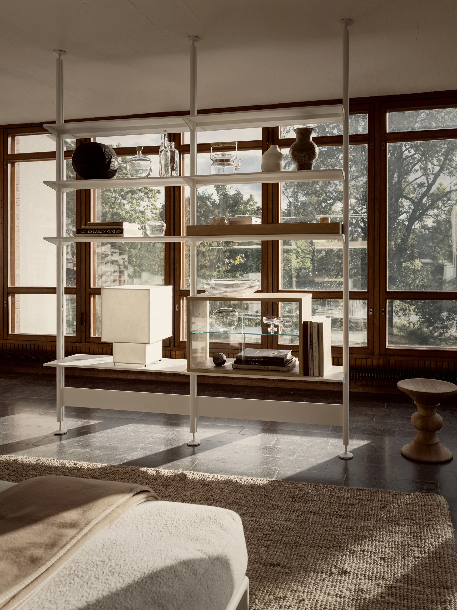 Vetrina Pira, Rovere sbiancato-vetro trasparente, 70x31 cm, schienale in vetro Pira