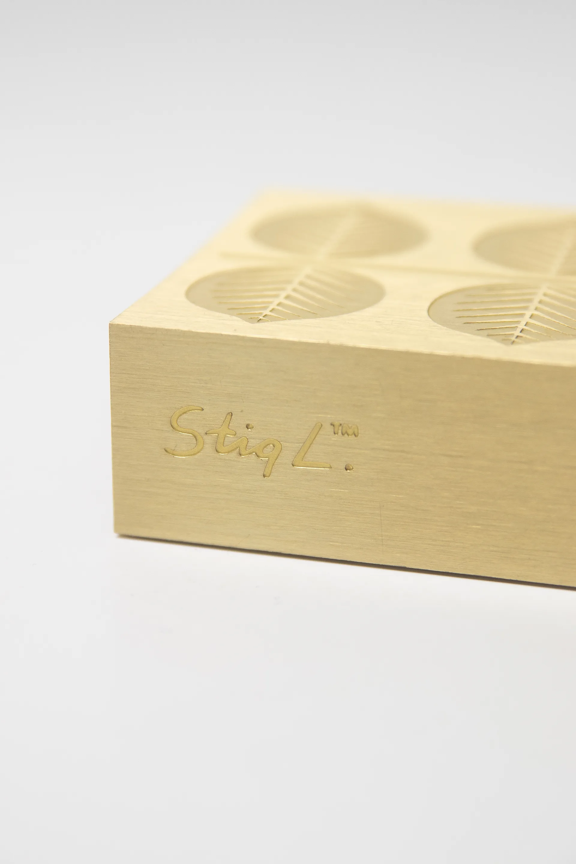 Custodia per fiammiferi Stig L Berså, 6,8x12 cm, Oro Pluto Design