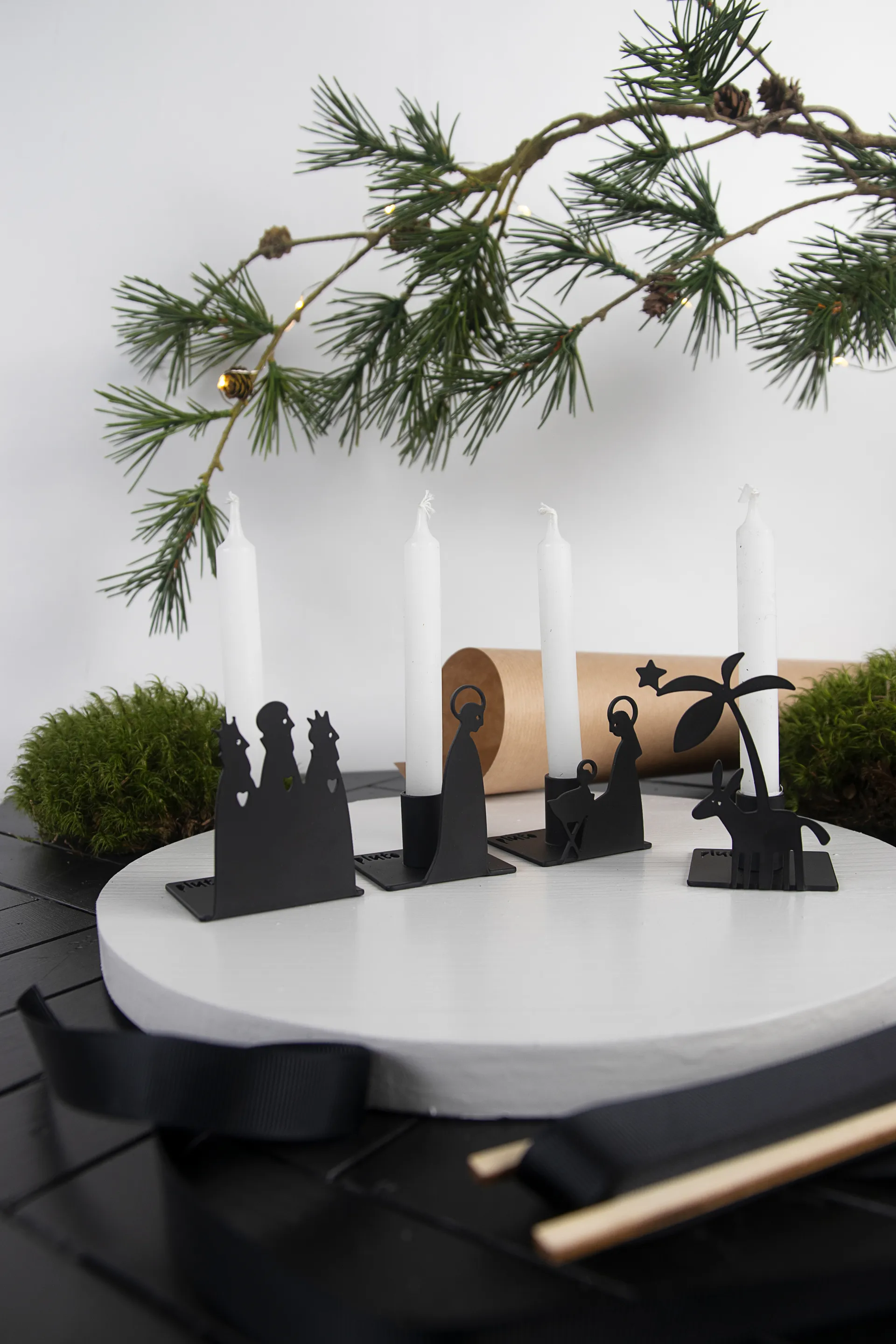 Portacandele dell'Avvento Krubba in metallo, Piccolo Pluto Design