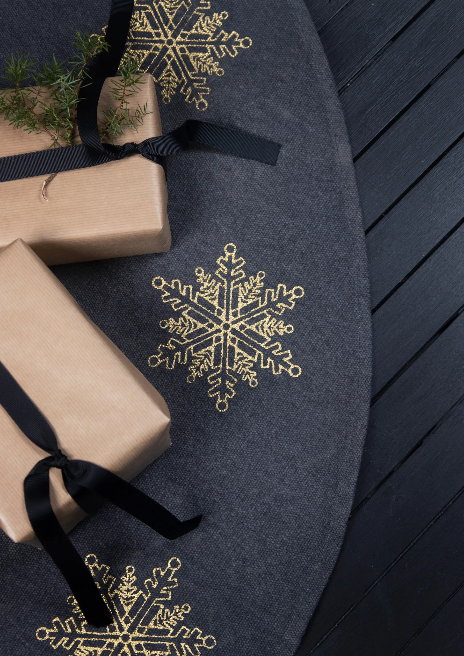 Tappetino per albero di Natale, stella di neve, Ø 110 cm, Grigio, oro Pluto Design