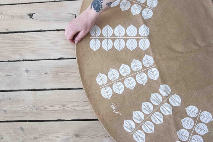 Tappeto albero di Natale Stig L Berså Ø 110 cm, Colore naturale, bianco Pluto Design