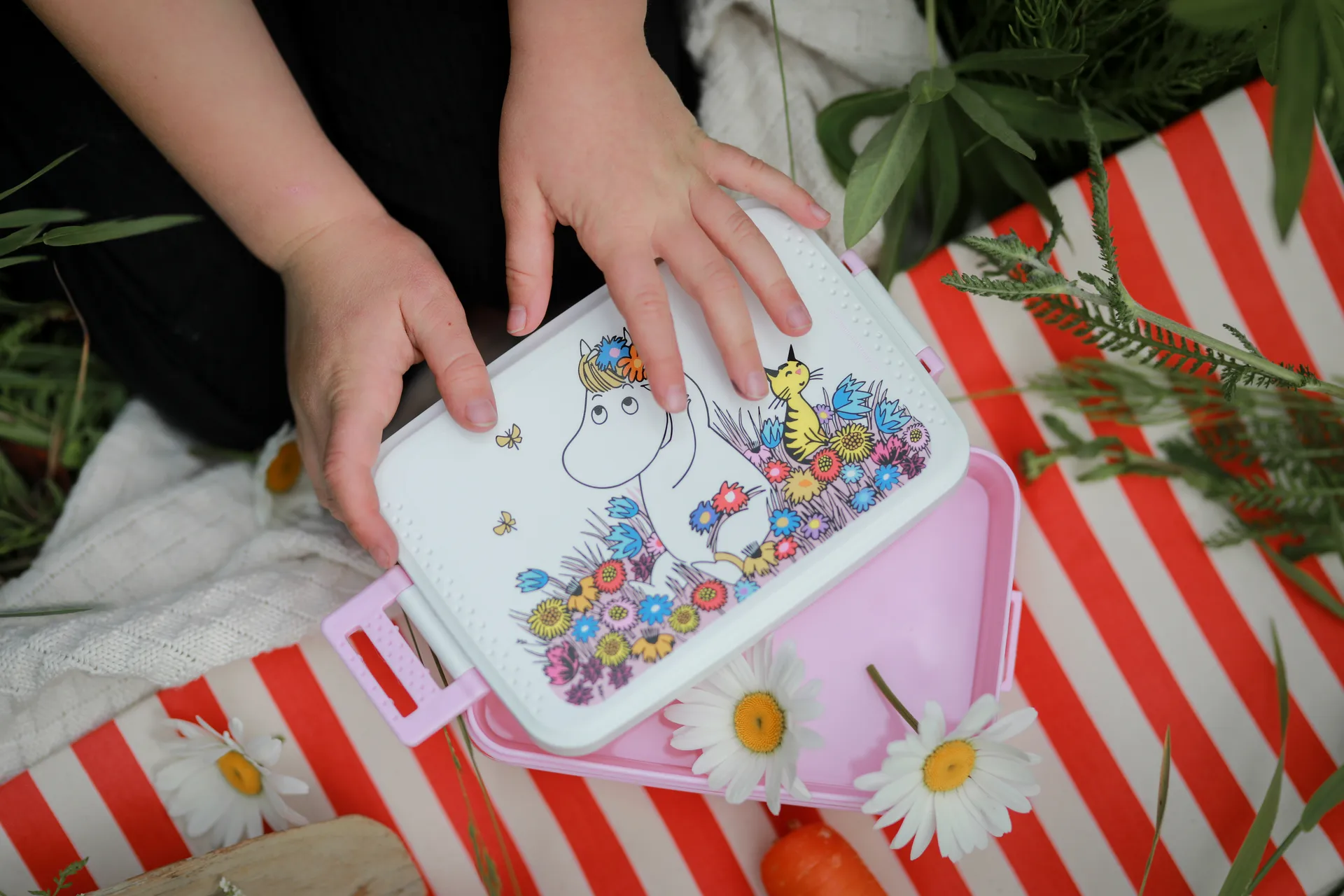 Lunch box Mumin Äng 12x18,5 cm, Lilla-rosa Rätt Start