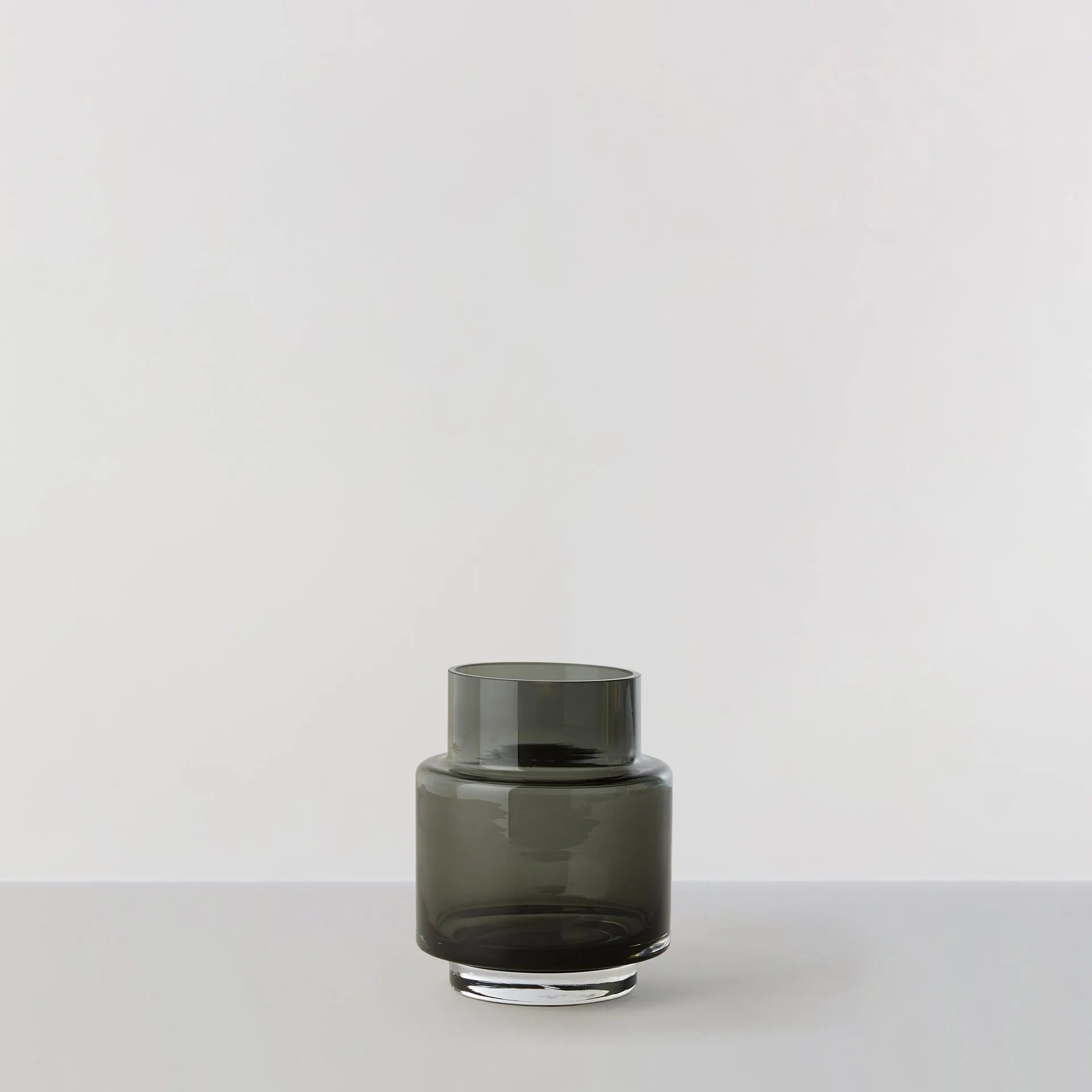 Vaso Hurricane nr. 53, smoked grey Ro Collection
