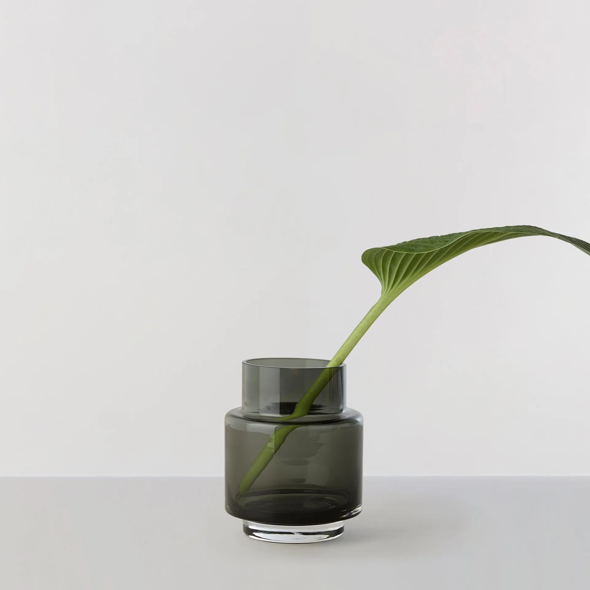 Vaso Hurricane nr. 53, smoked grey Ro Collection