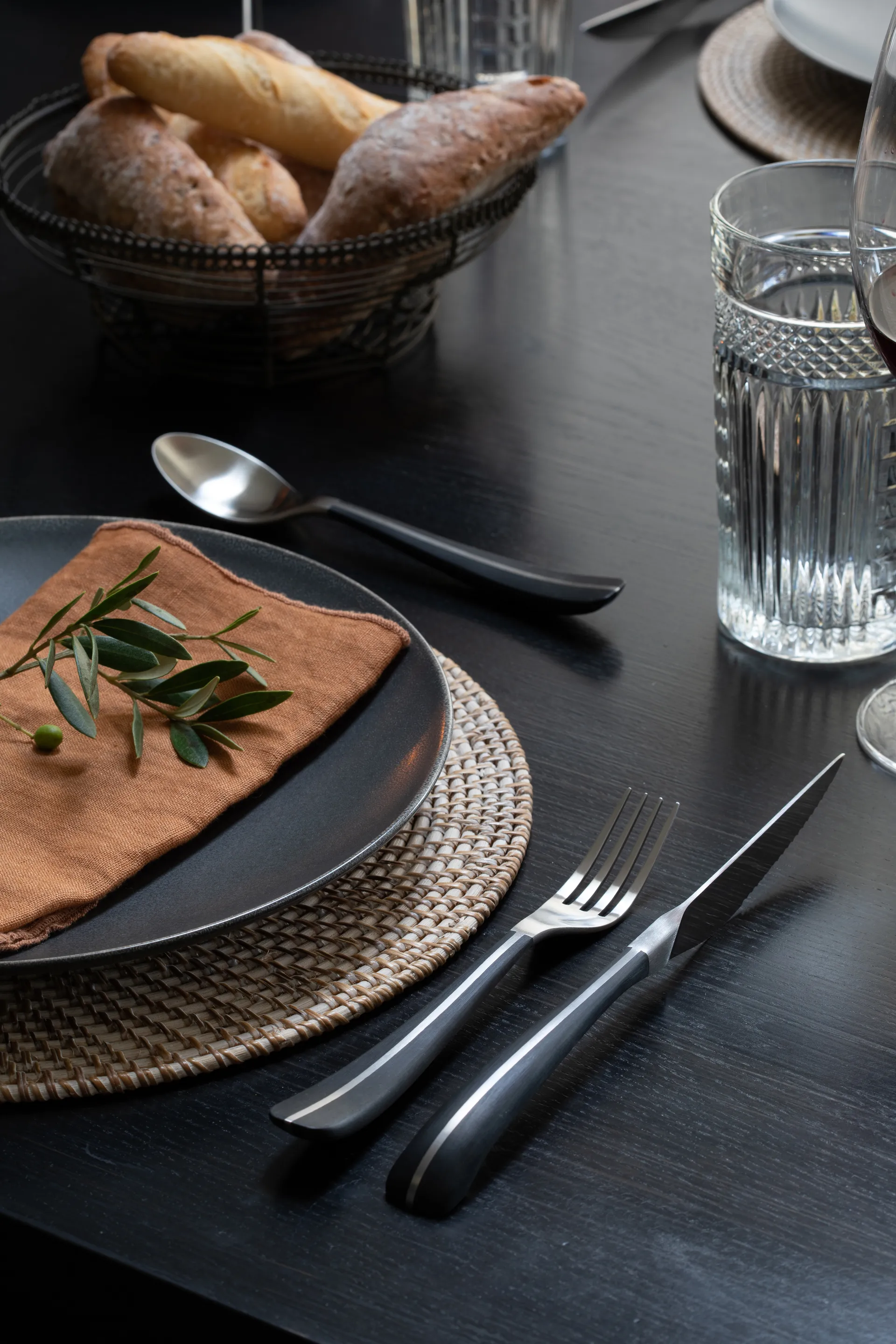 Posate Contour 24 pezzi, nero Robert Welch