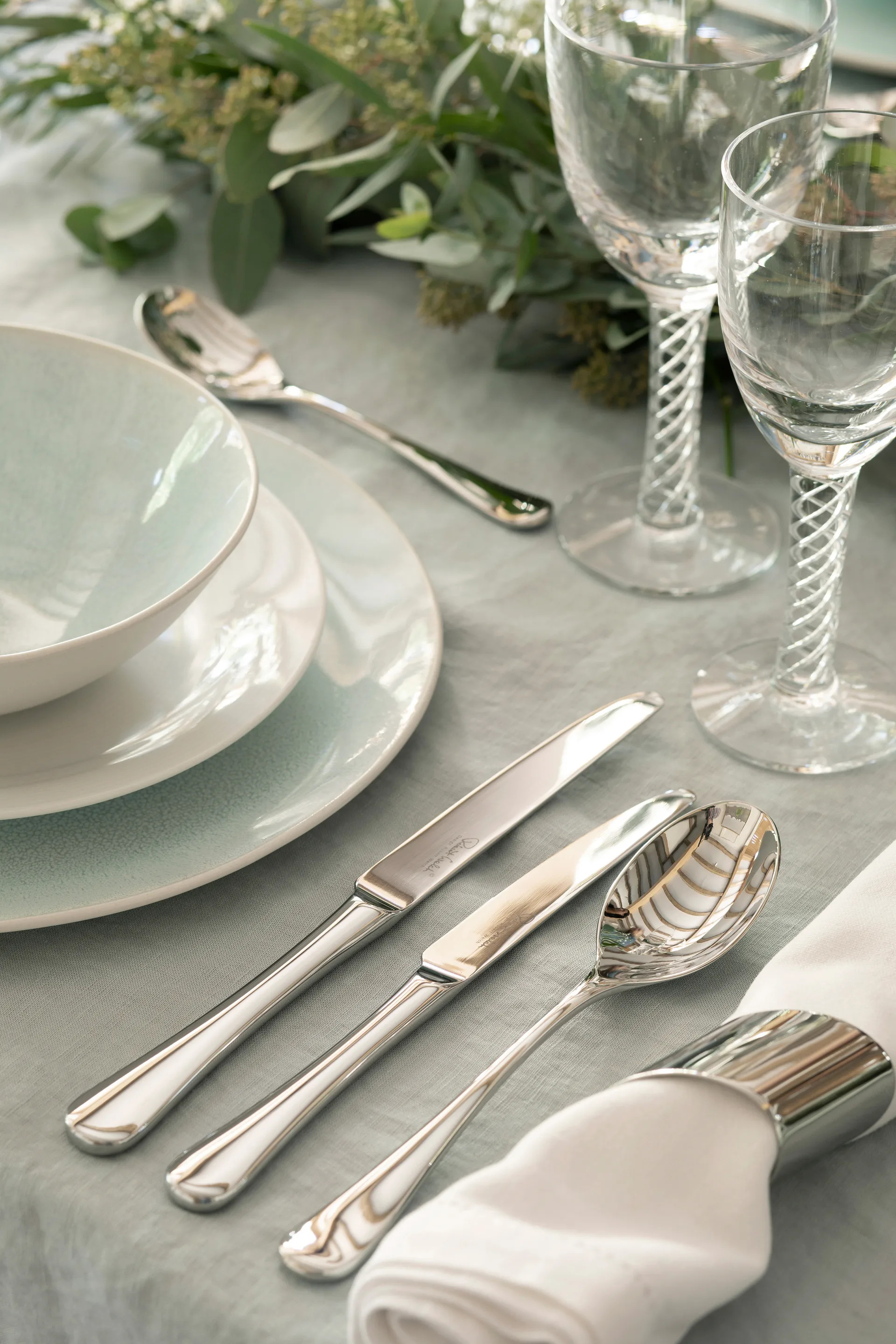 Posate lucide Radford, 56 pezzi Robert Welch