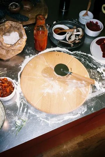 Grand Cru tagliere per pizza e tagliapizza - Faggio, Ø35 cm - Rosendahl