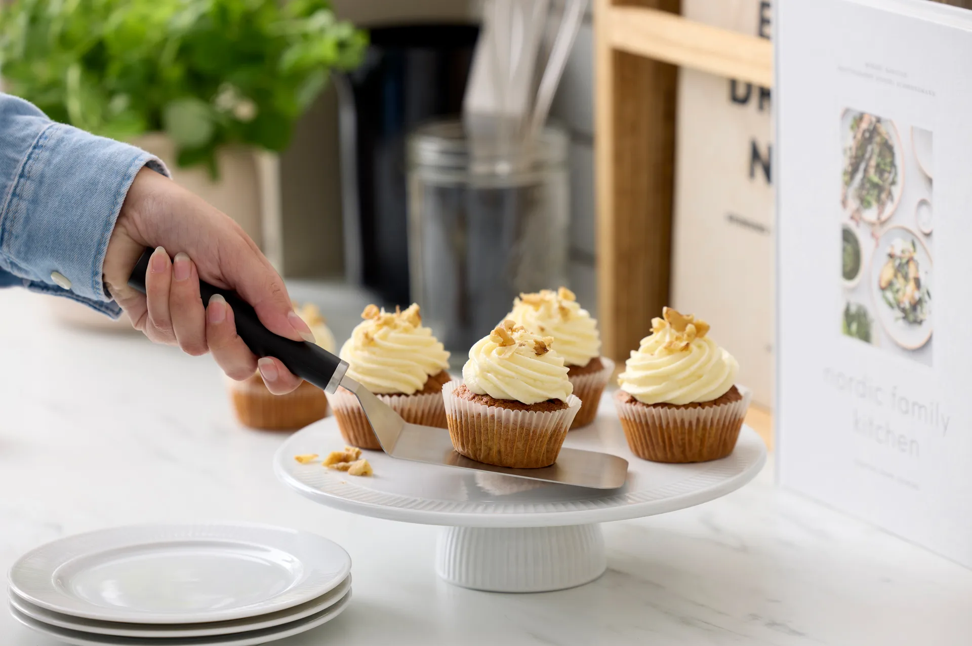 Spatola larga Emma in acciaio 26 cm, Nero Rosti