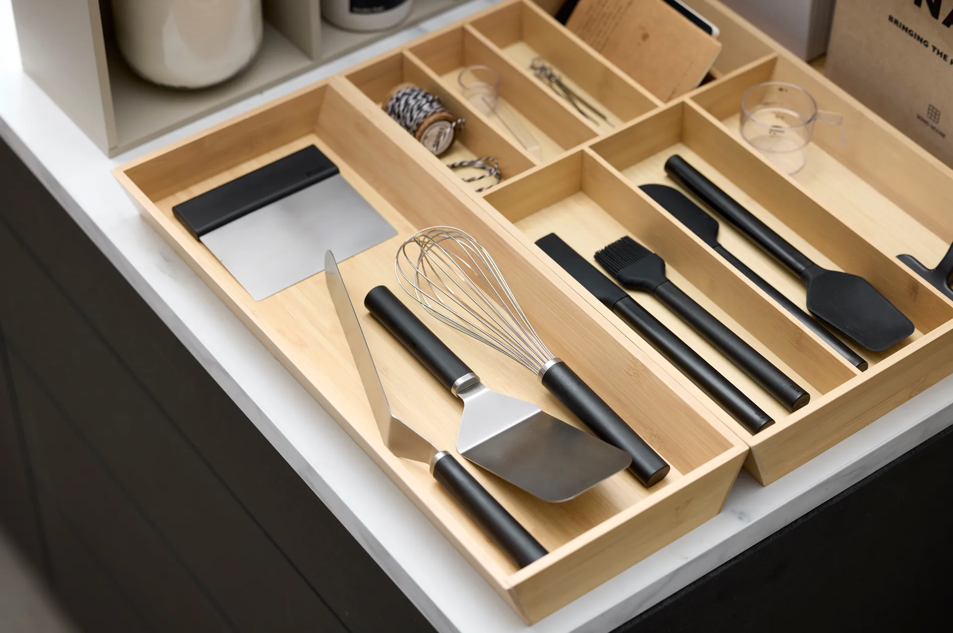 Spatola larga Emma in acciaio 26 cm, Nero Rosti