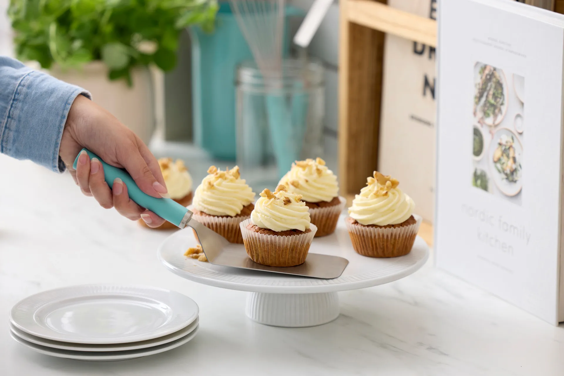 Spatola larga Emma in acciaio 26 cm, Nordic green Rosti