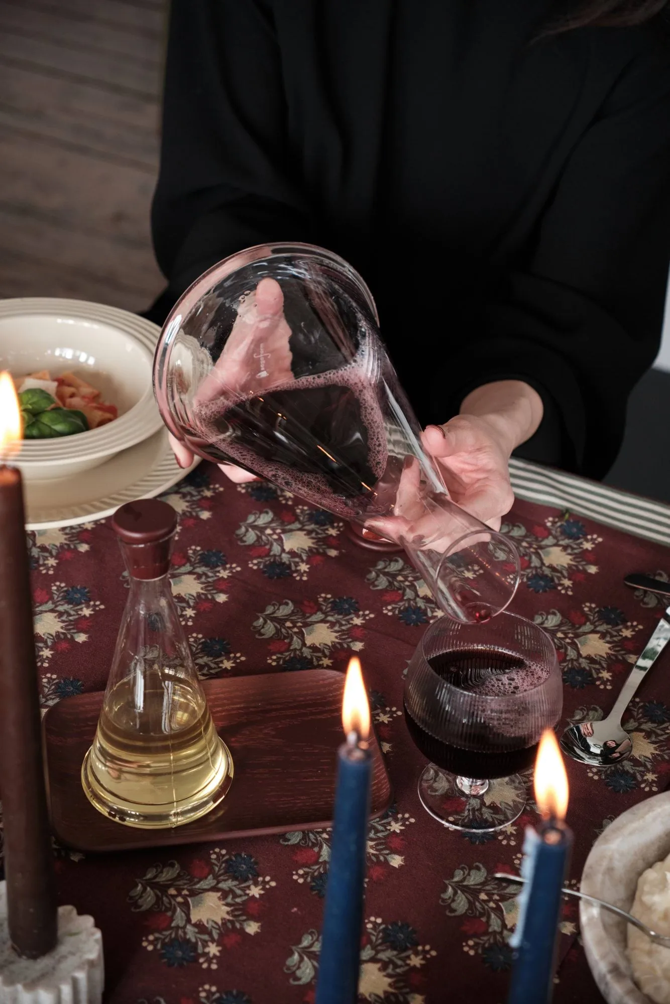 Caraffa da vino Gurken, Trasparente-rosso scuro, 1,6 L Sagaform
