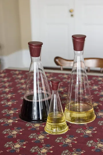 Caraffa per olio/aceto - Trasparente-rosso scuro, 25 cl - Sagaform