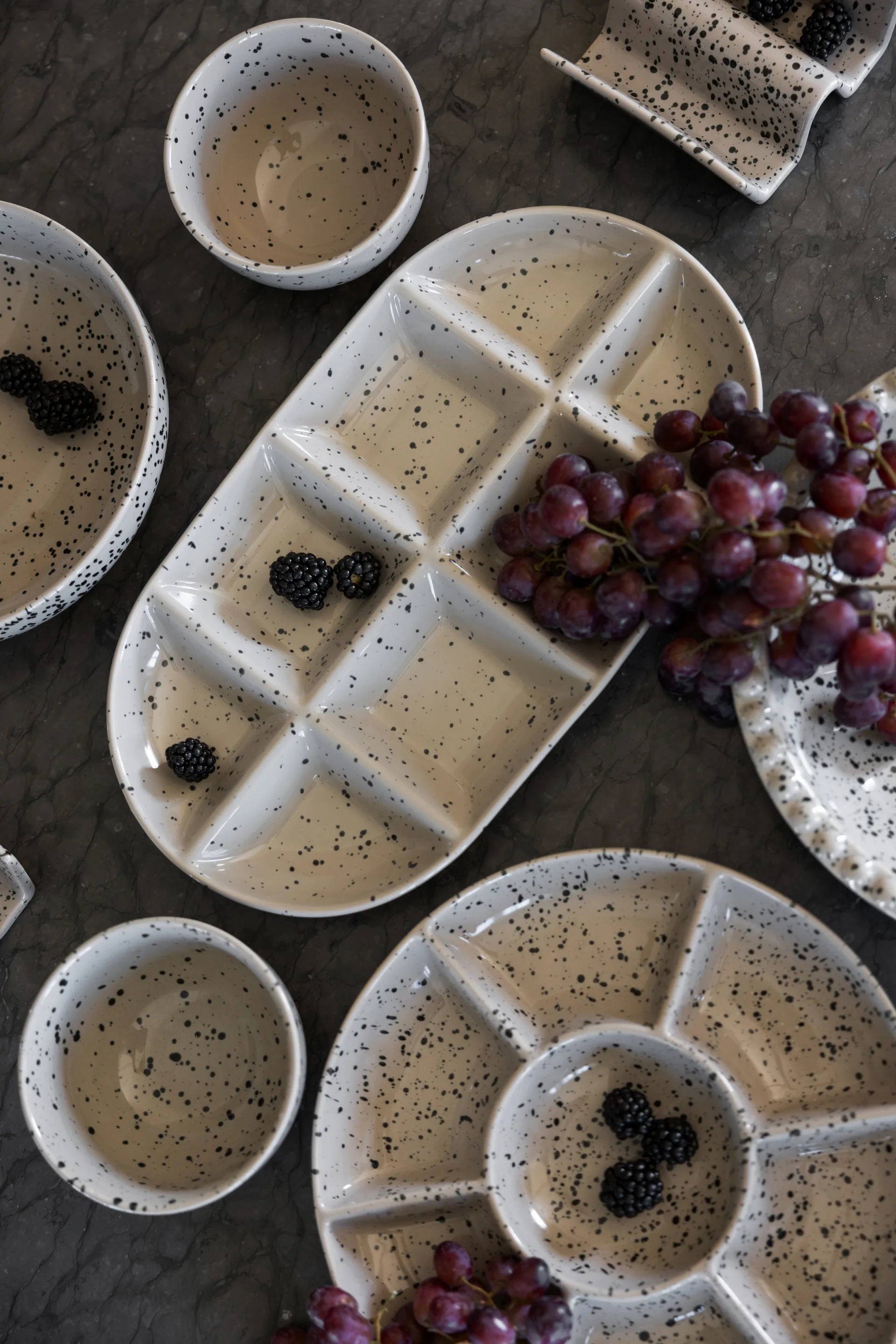 Vassoio da portata grande Ditte 20x36 cm, Grigio-nero Sagaform