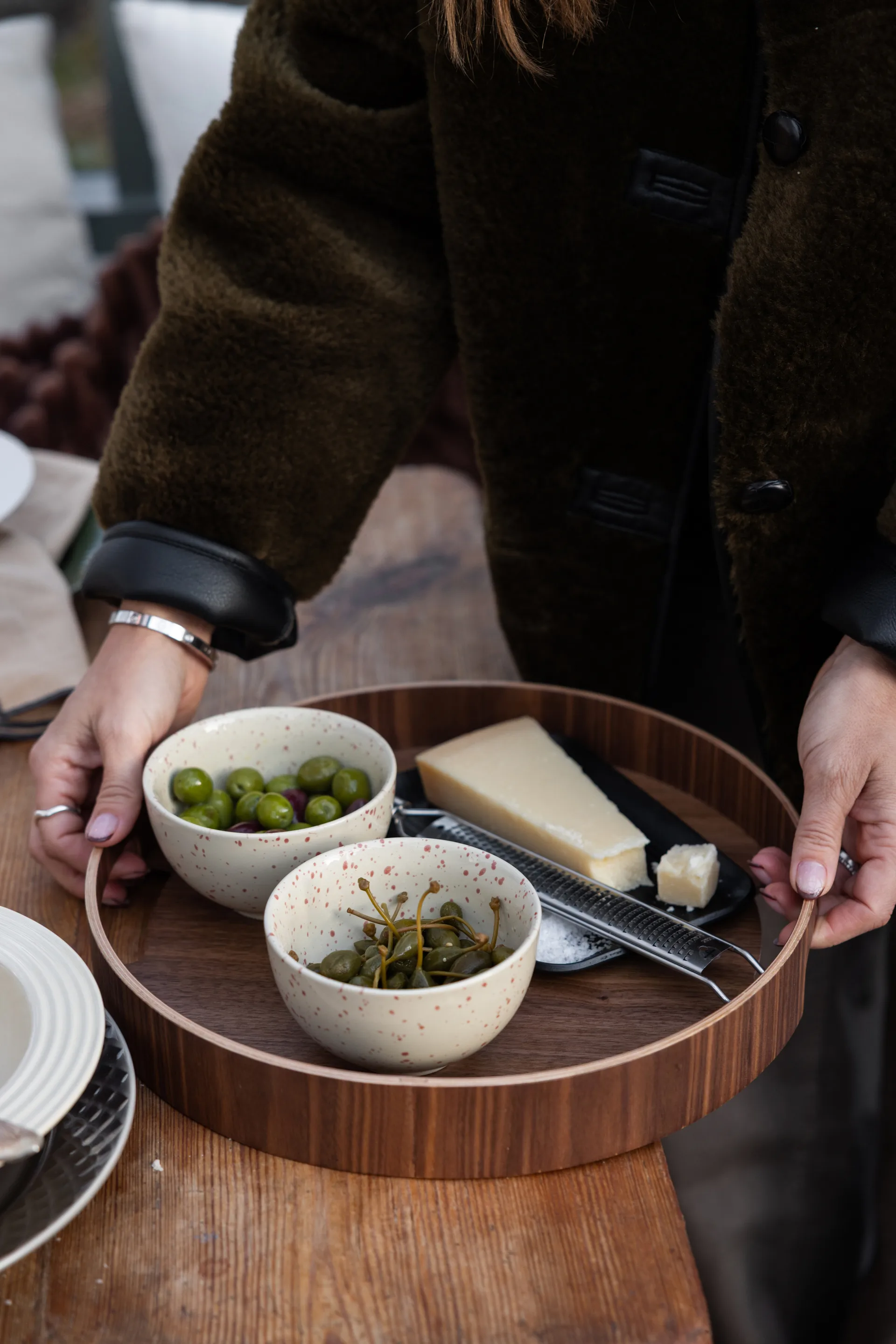 Vassoio tondo Hanna Ø35 cm, Marrone scuro Sagaform