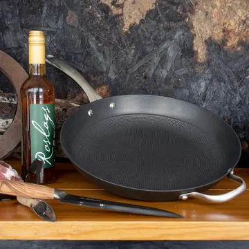 Padella Satake in ghisa leggera antiaderente - 32 cm - Satake