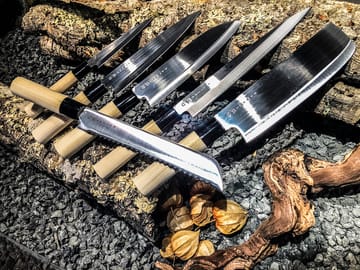 Set di coltelli in confezione di legno di balsa, 35x38 cm - 6 pezzi - Satake