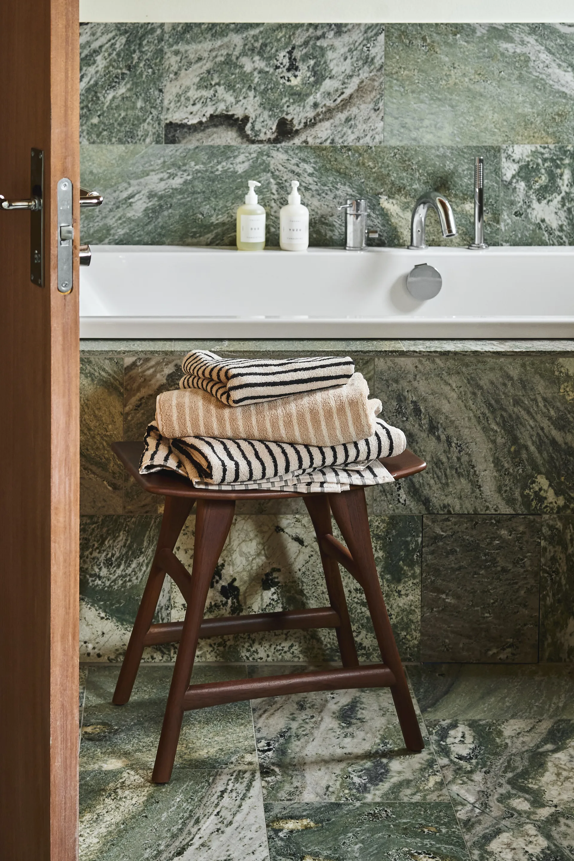 Asciugamano da bagno Drift 70x140 cm, Bianco-nero Scandi Living