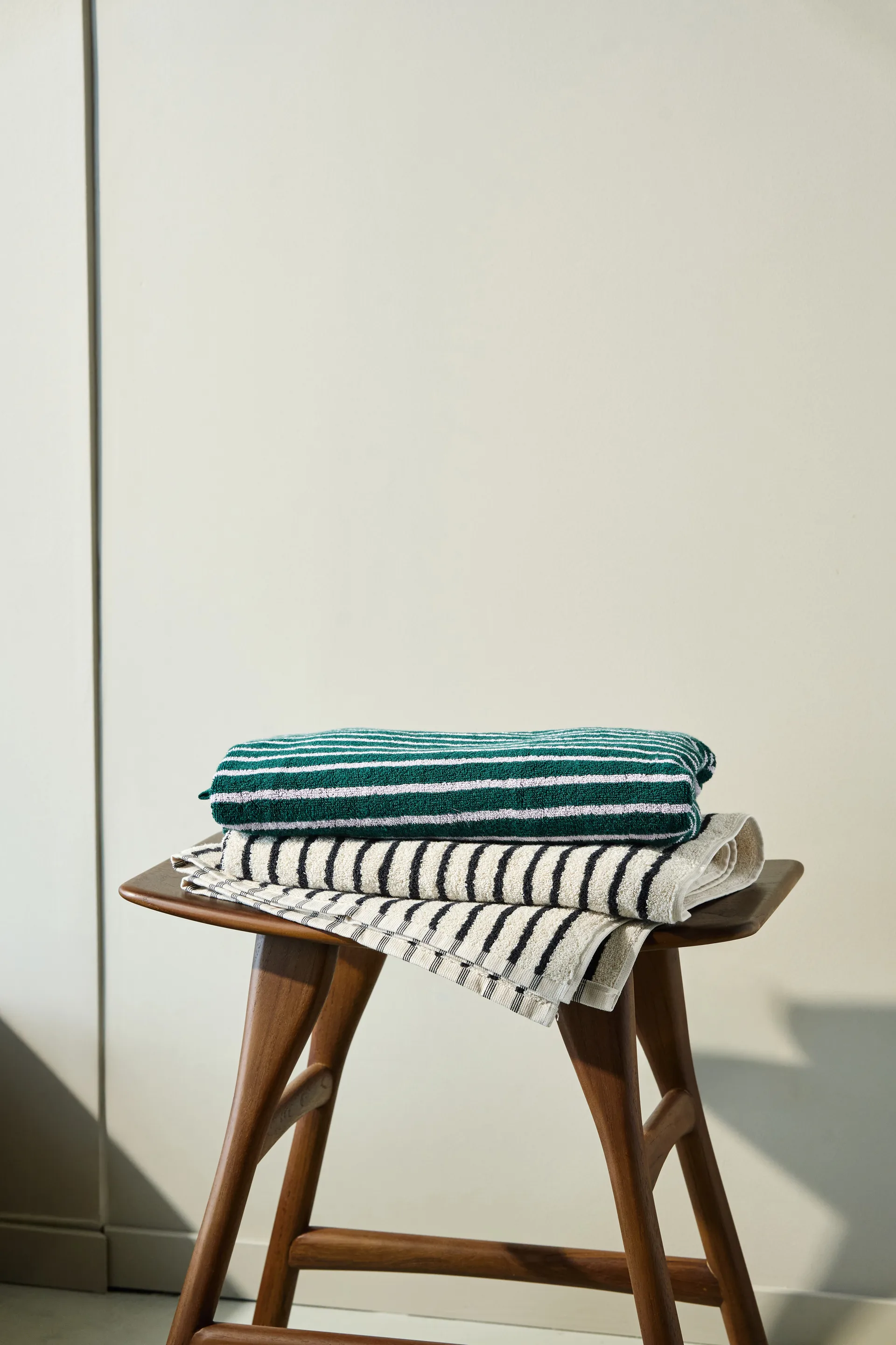 Asciugamano da bagno Drift 70x140 cm, Bianco-nero Scandi Living