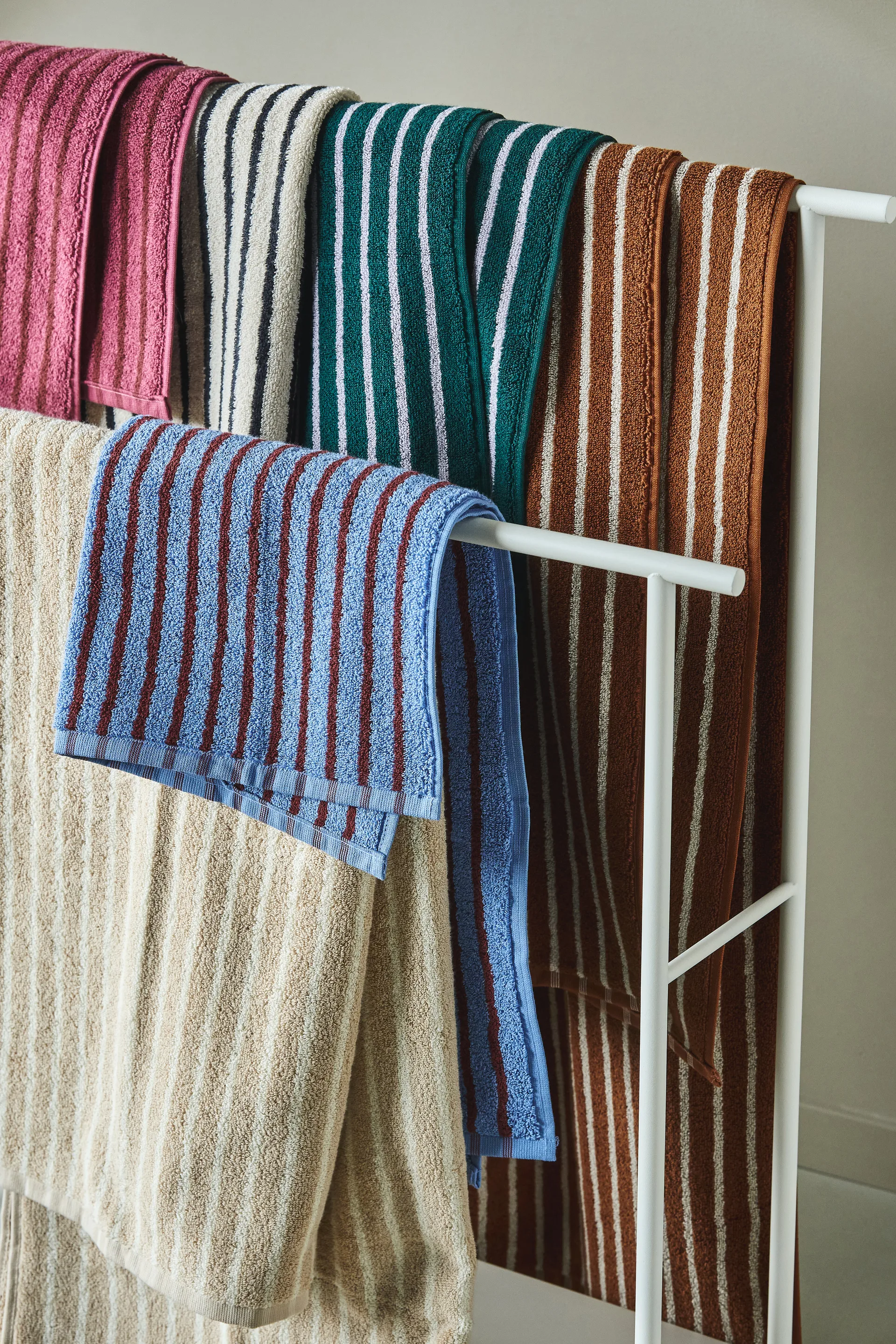 Asciugamano da bagno Drift 70x140 cm, Rosa-rosso Scandi Living