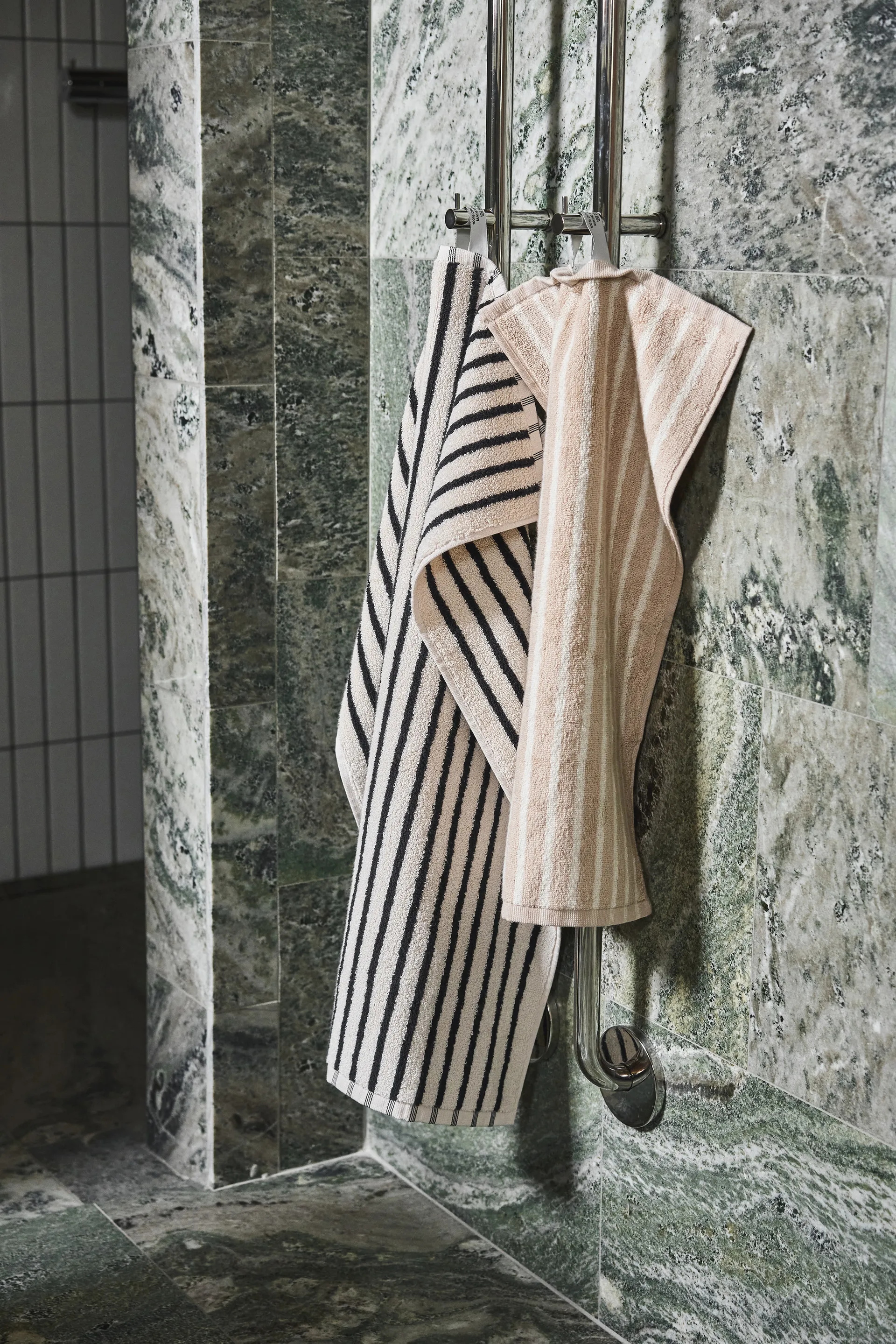 Asciugamano Drift 50x70 cm, Bianco-nero Scandi Living