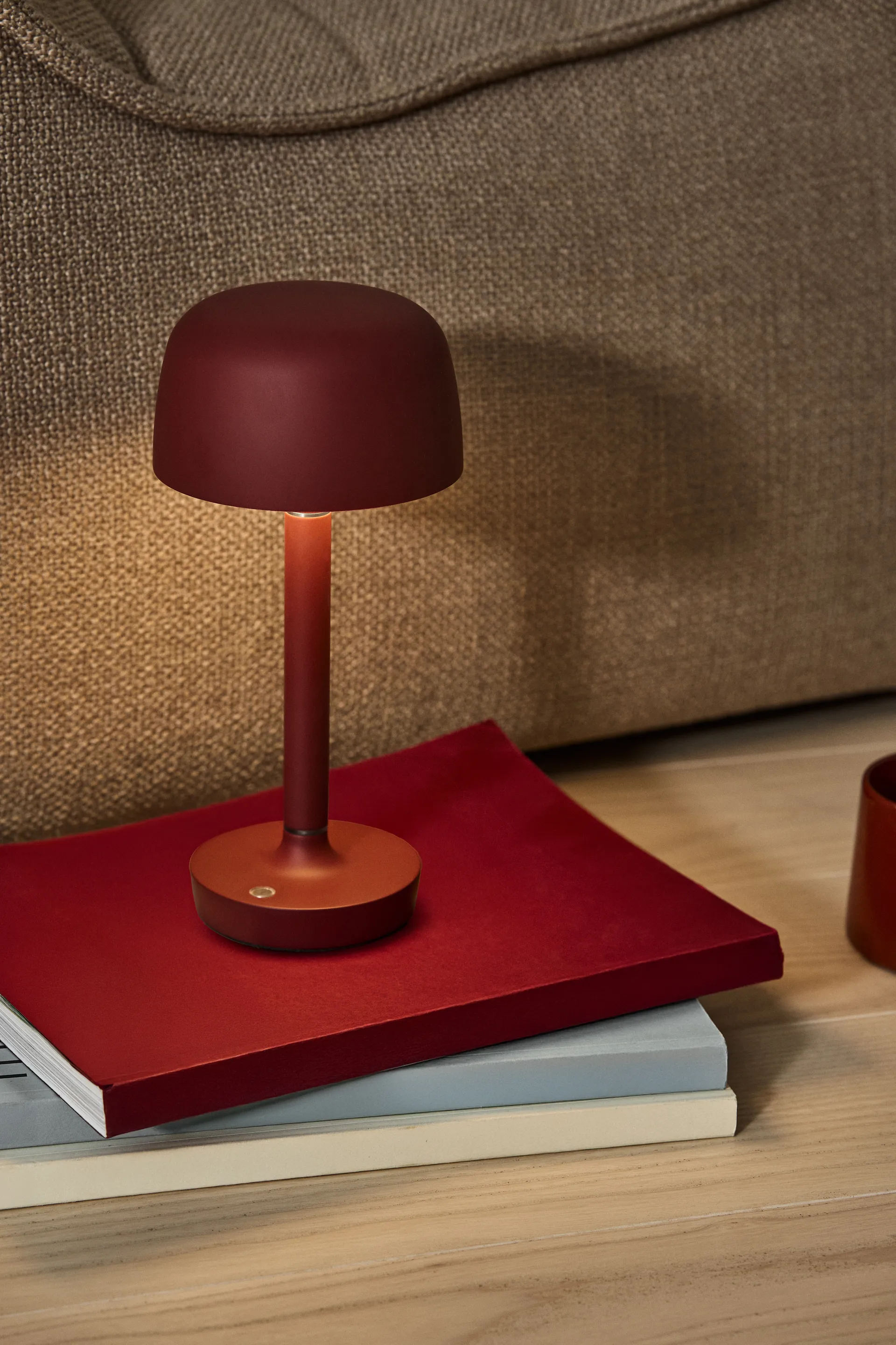 Lampada da tavolo portatile Halo 25,5 cm, Burgundy Scandi Living