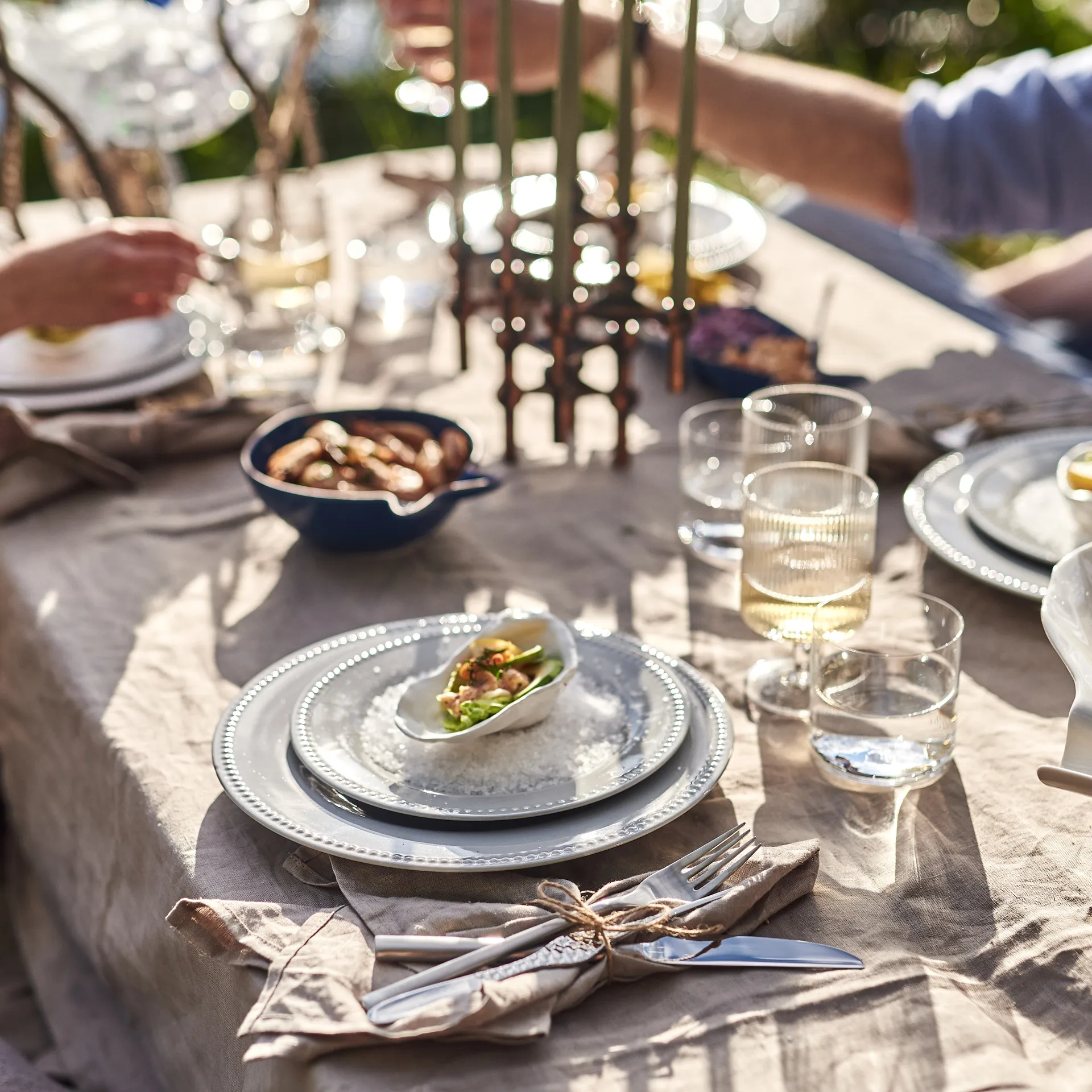 Piatto Dots 28 cm confezione da 4, Grigio Scandi Living