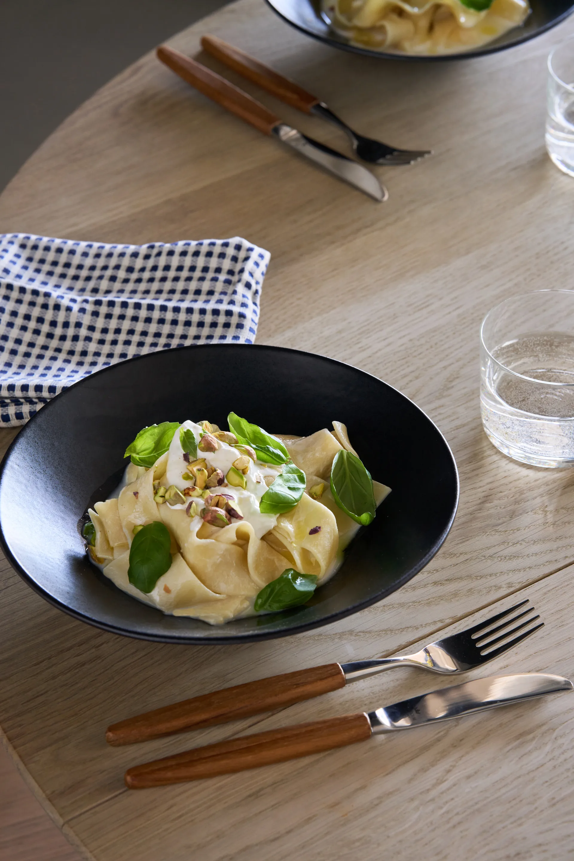 Piatto per pasta Terra, Nero in gres, Ø22,5 cm Scandi Living