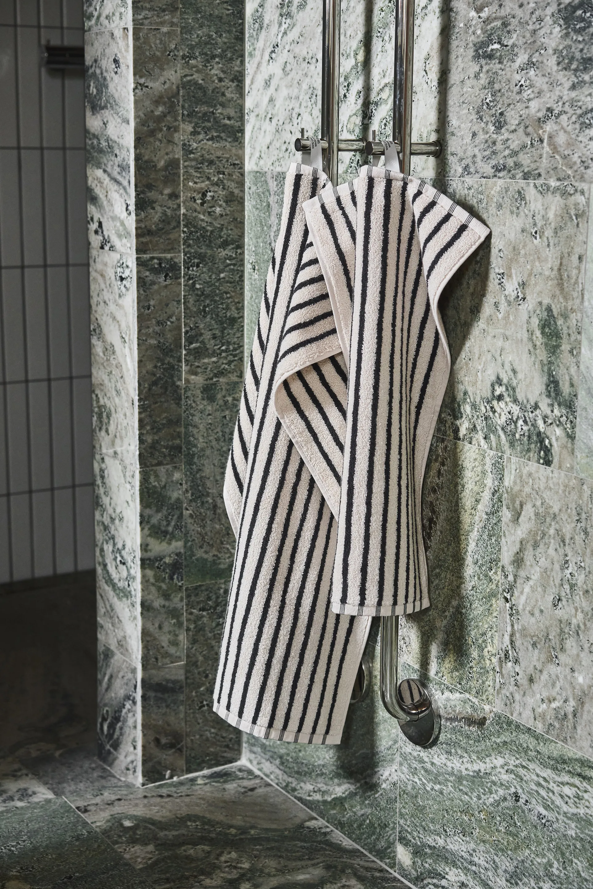 Set asciugamani Drift 4 pezzi - Bianco-nero Scandi Living