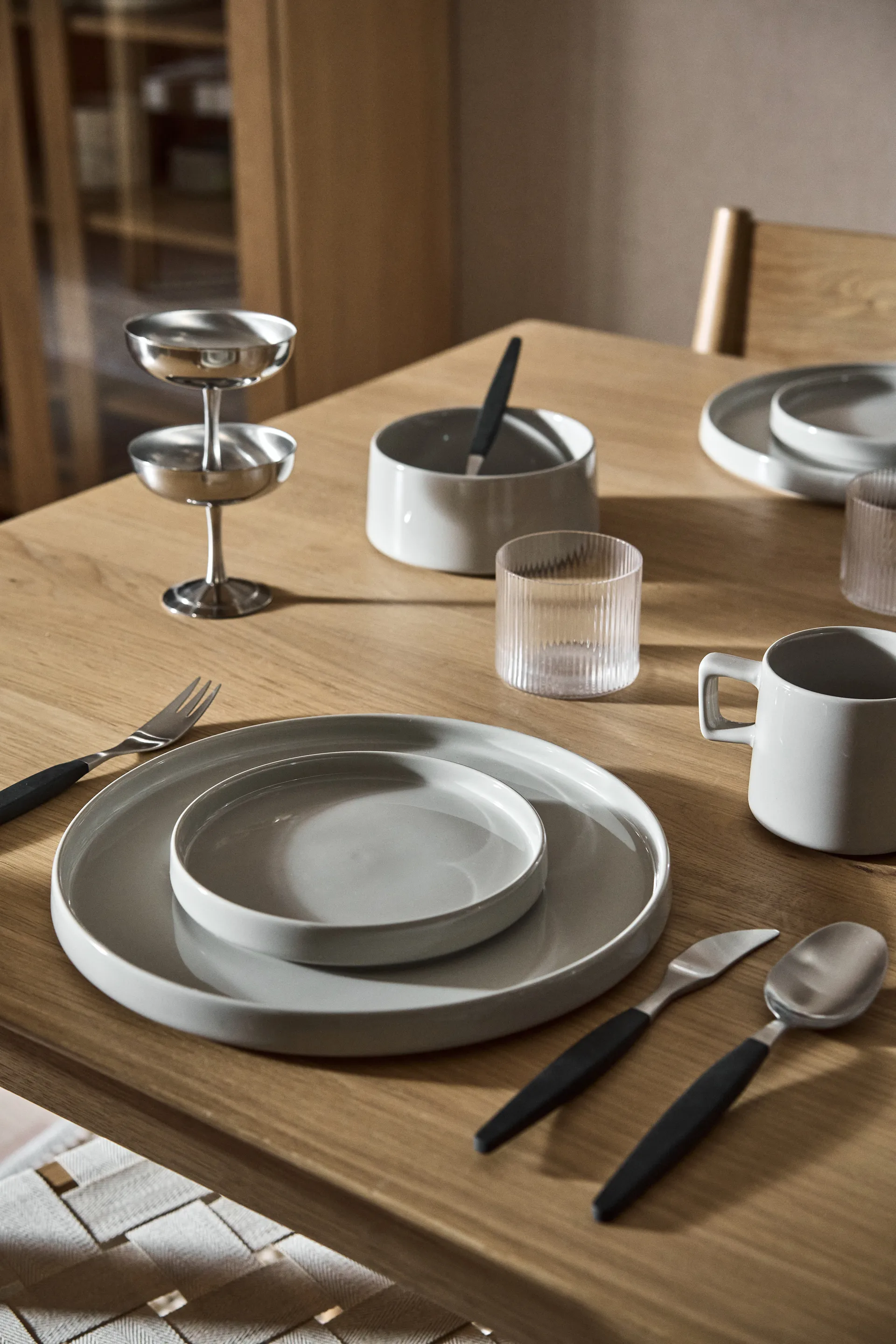 Set di stoviglie Taper 12 pezzi - Grigio chiaro,  Scandi Living