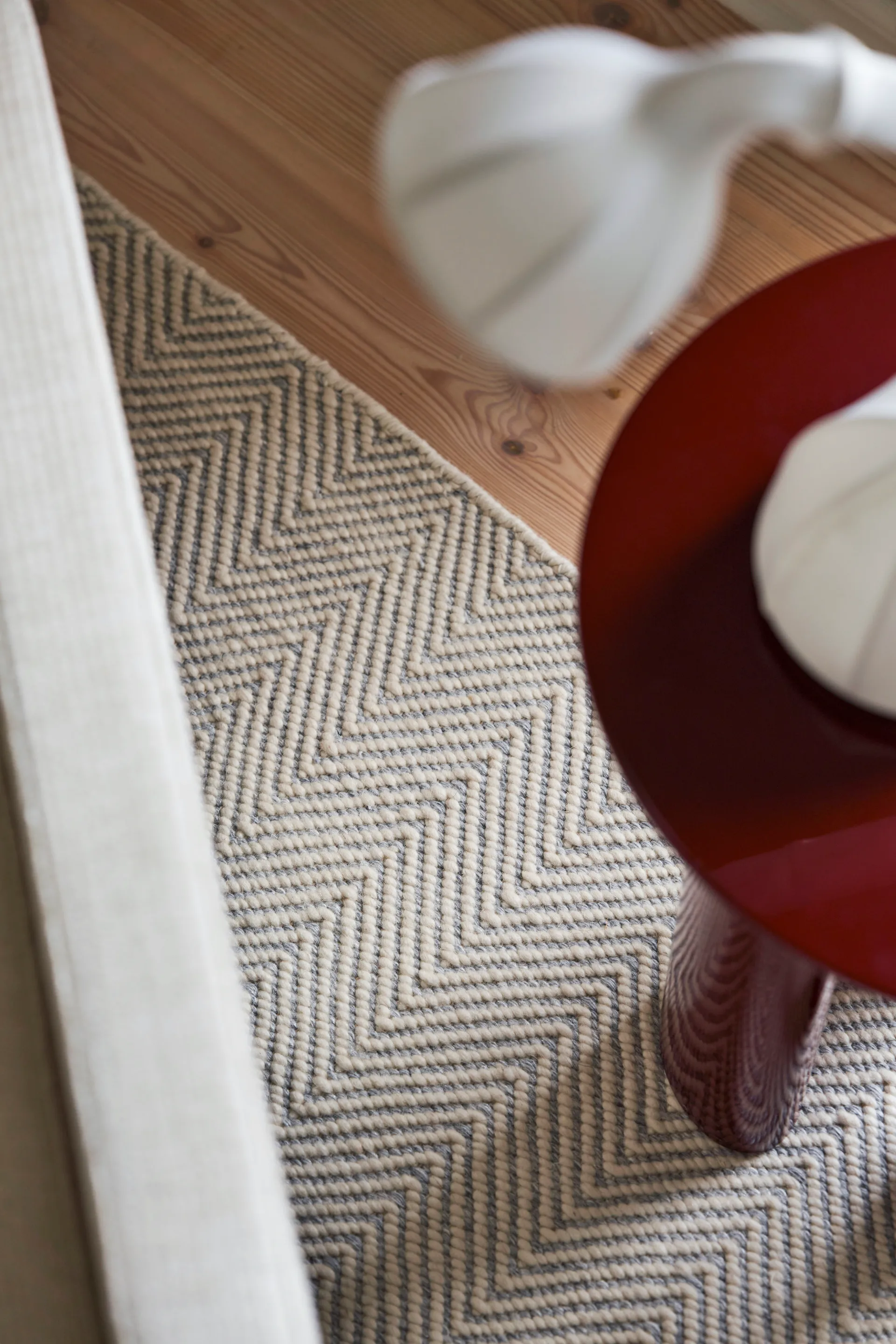 Tappeto in lana Furrow bianco naturale/grigio, 200x300 cm Scandi Living