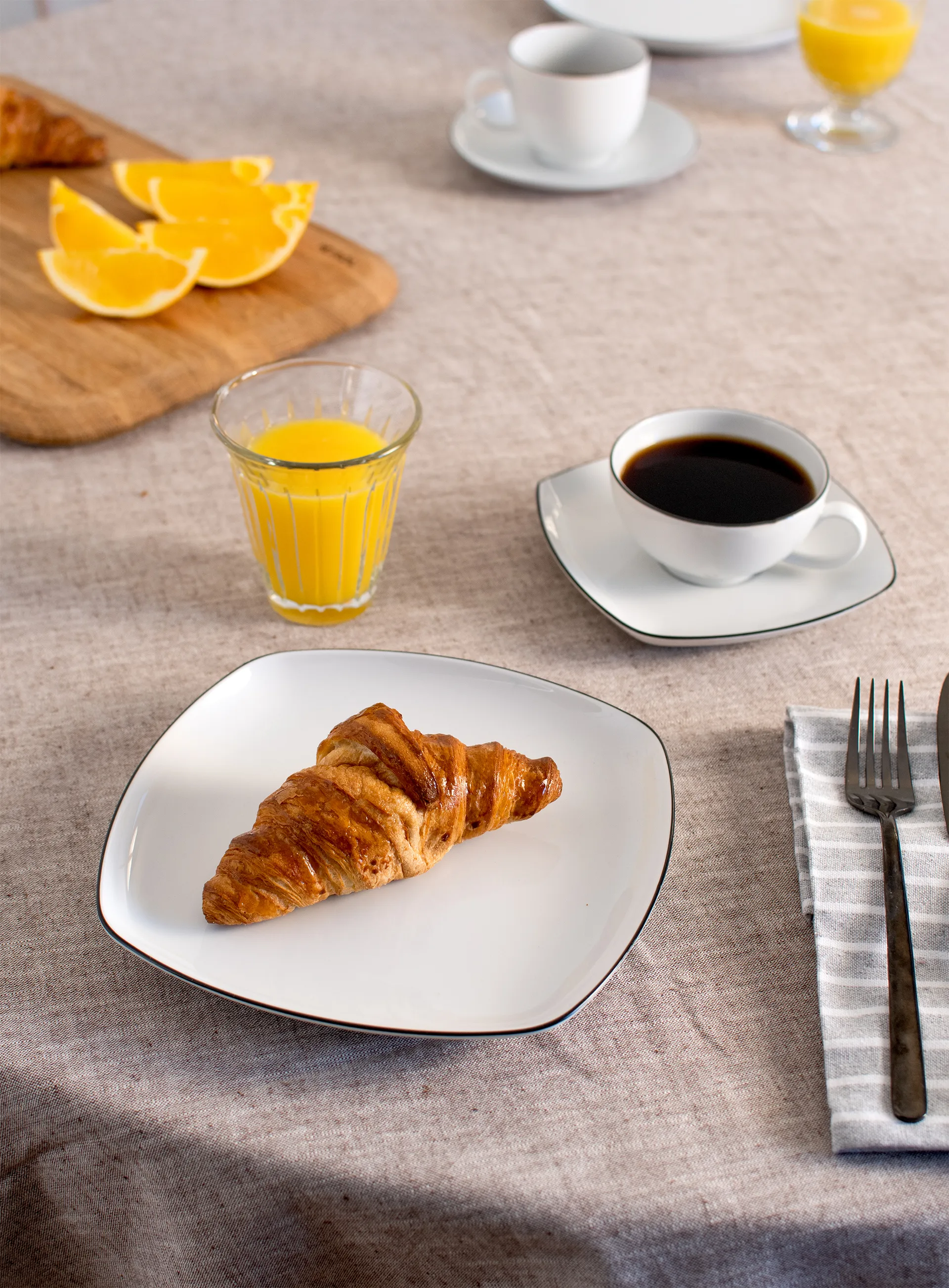 Servizio da tè quadrato Lido Black Line, 18 pezzi, Bianco con bordo nero Seltmann Weiden