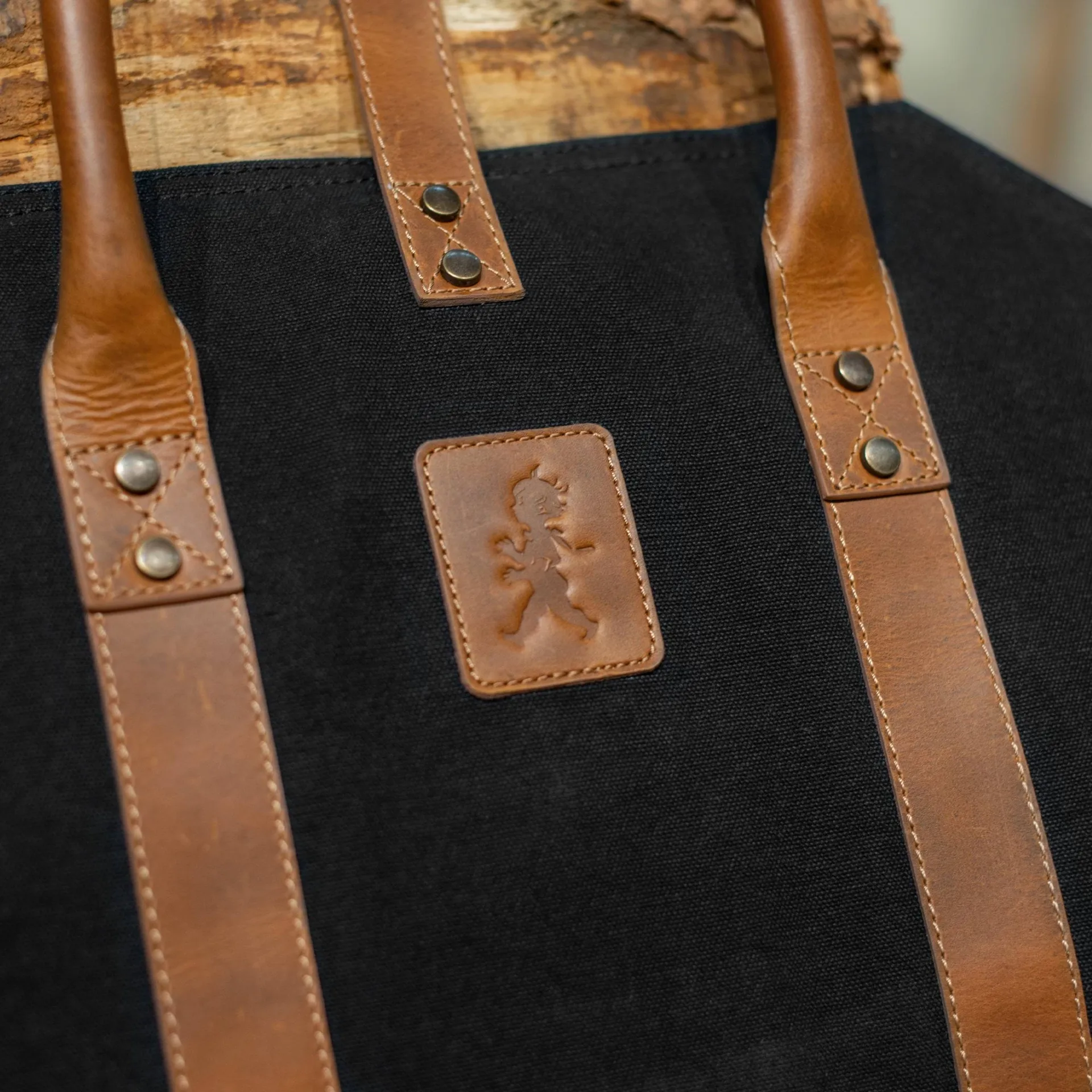 Cesto portalegna in canvas, Nero Solstickan Design