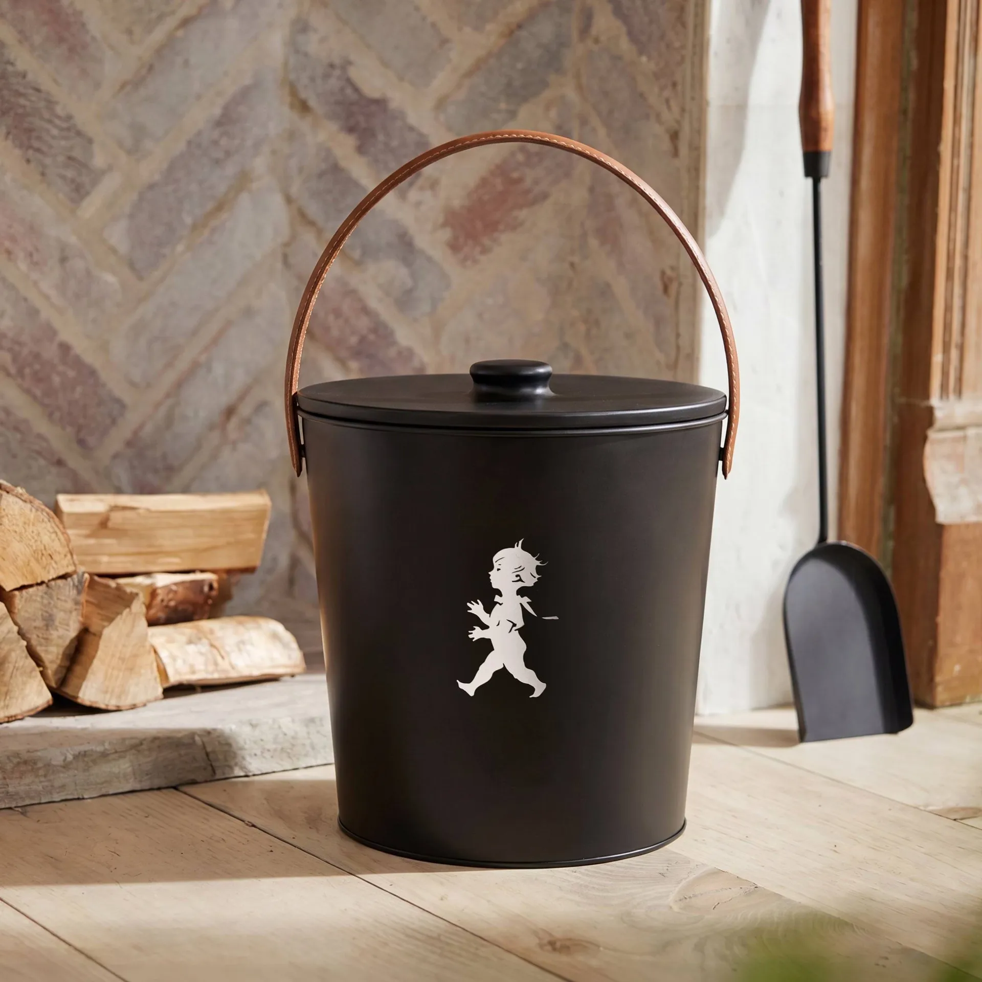Solstickan secchio per cenere, Nero Solstickan Design